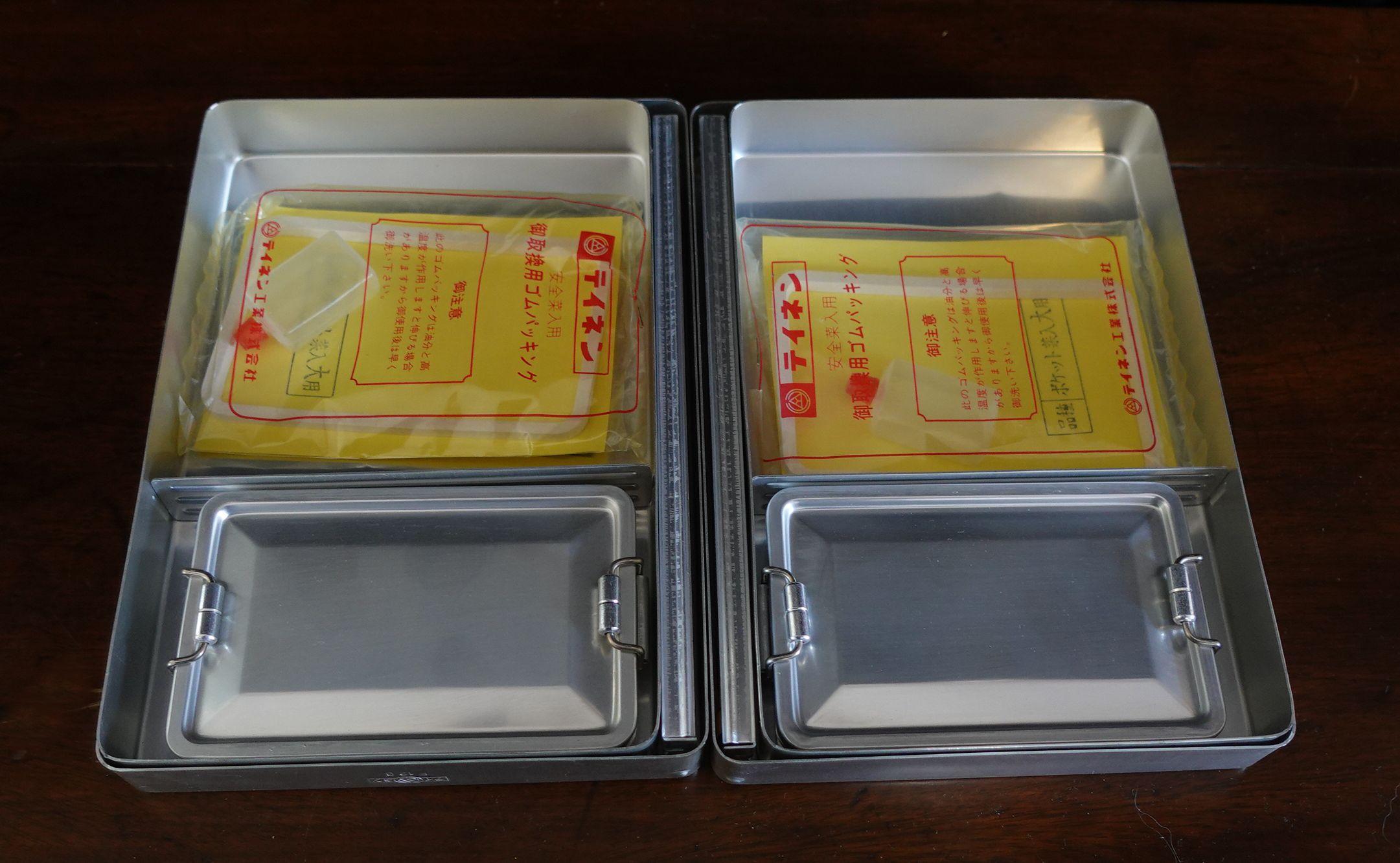 Deux boîtes à déjeuner Kiku de style livre vintage de la vieille mode japonaise par Teinen en vente 4