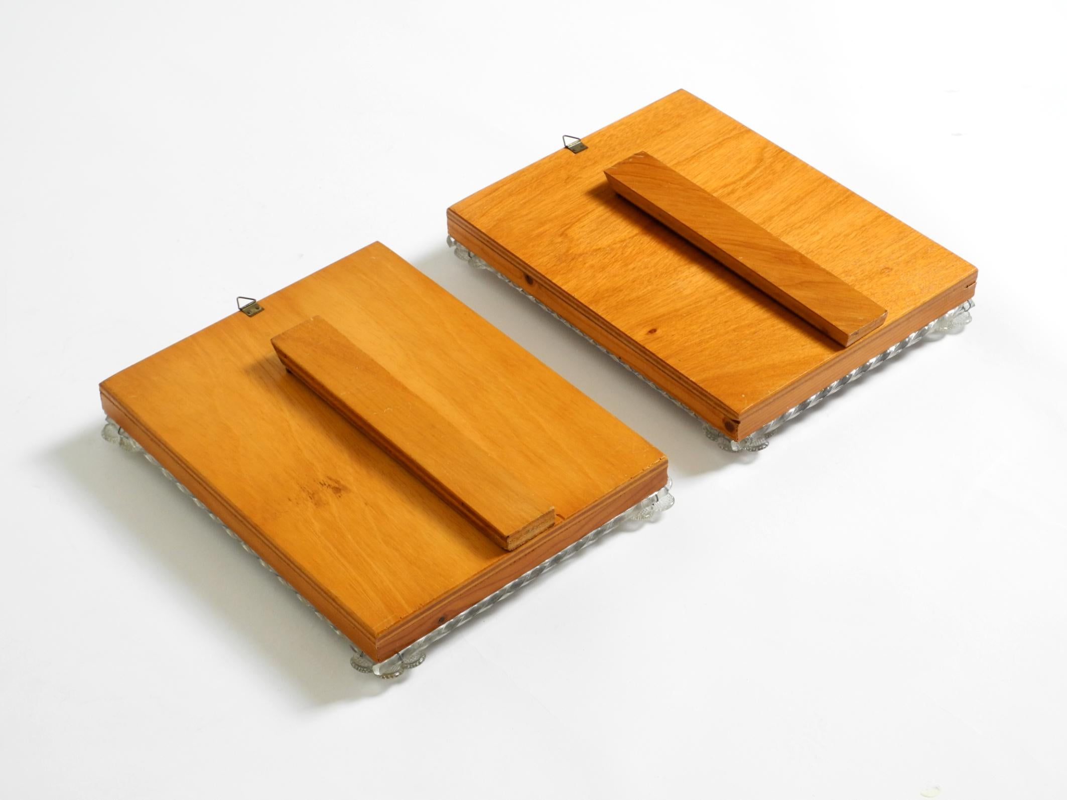 Dos espejos de mesa venecianos de mediados de siglo con rosetones de cristal de Murano. Fabricado en Italia en venta 3