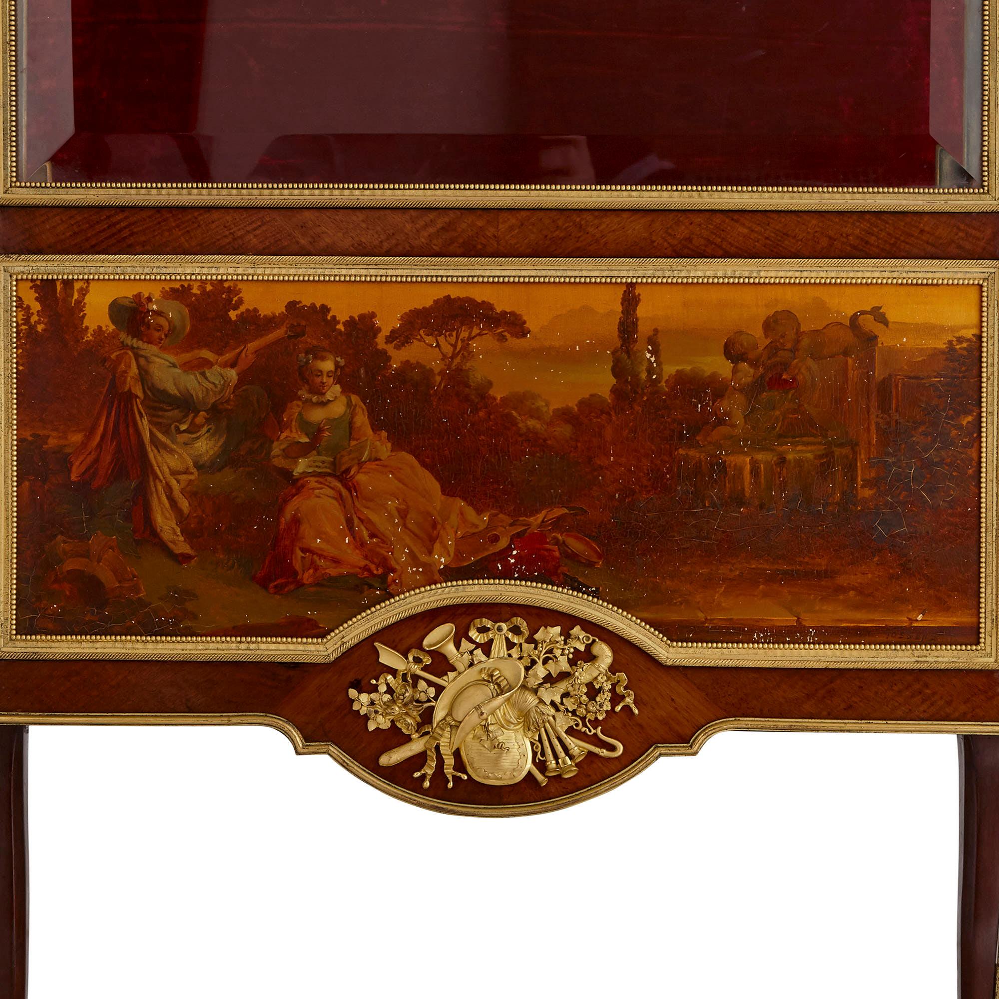 Louis XVI Deux vitrines à poser ou suspendre en bronze doré Vernis Martin par Linke en vente