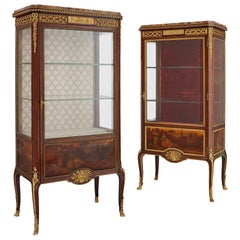 Dos vitrinas montadas de Vernis Martin y bronce dorado de Linke