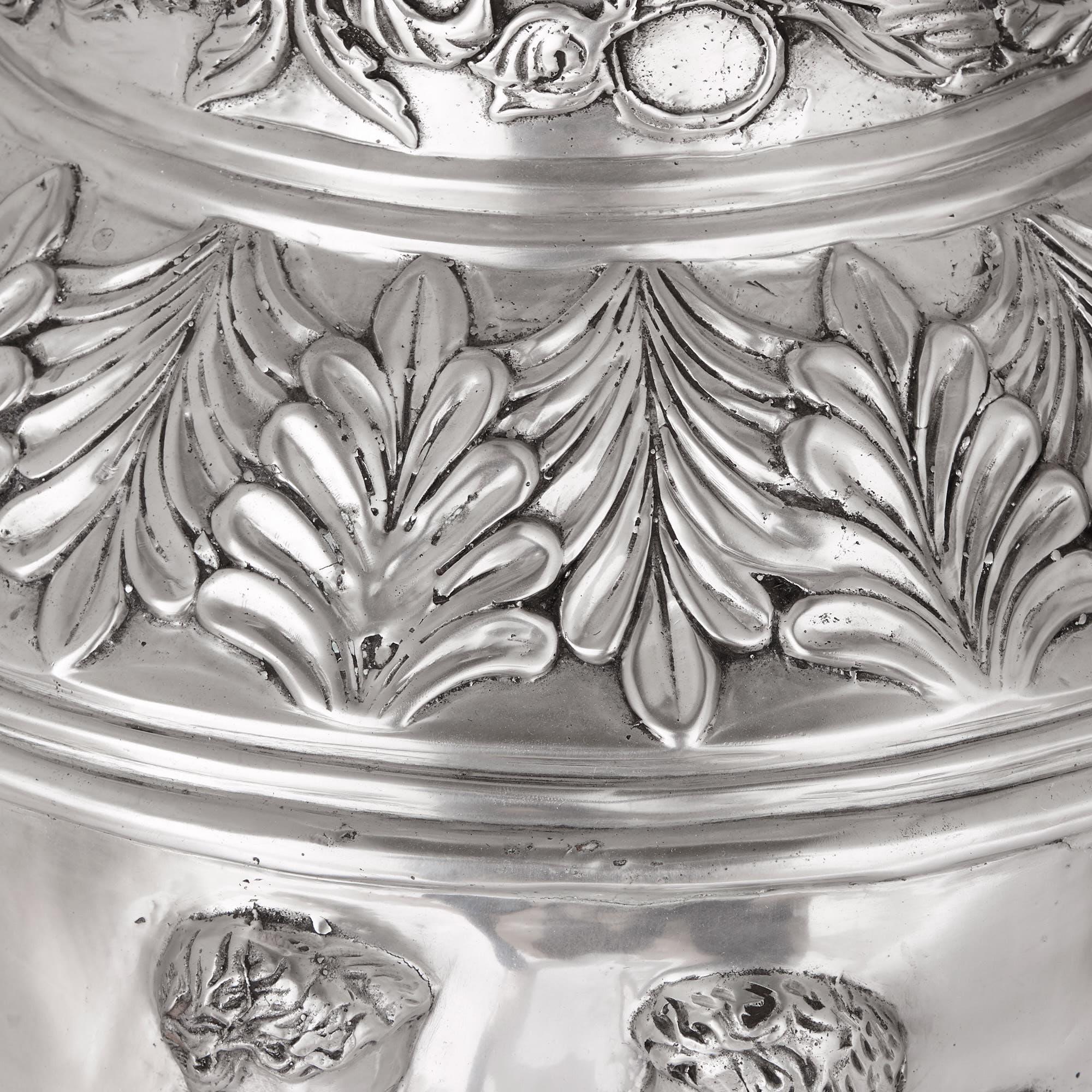 Sehr große französische Vasen aus versilberter Bronze (Französisch) im Angebot
