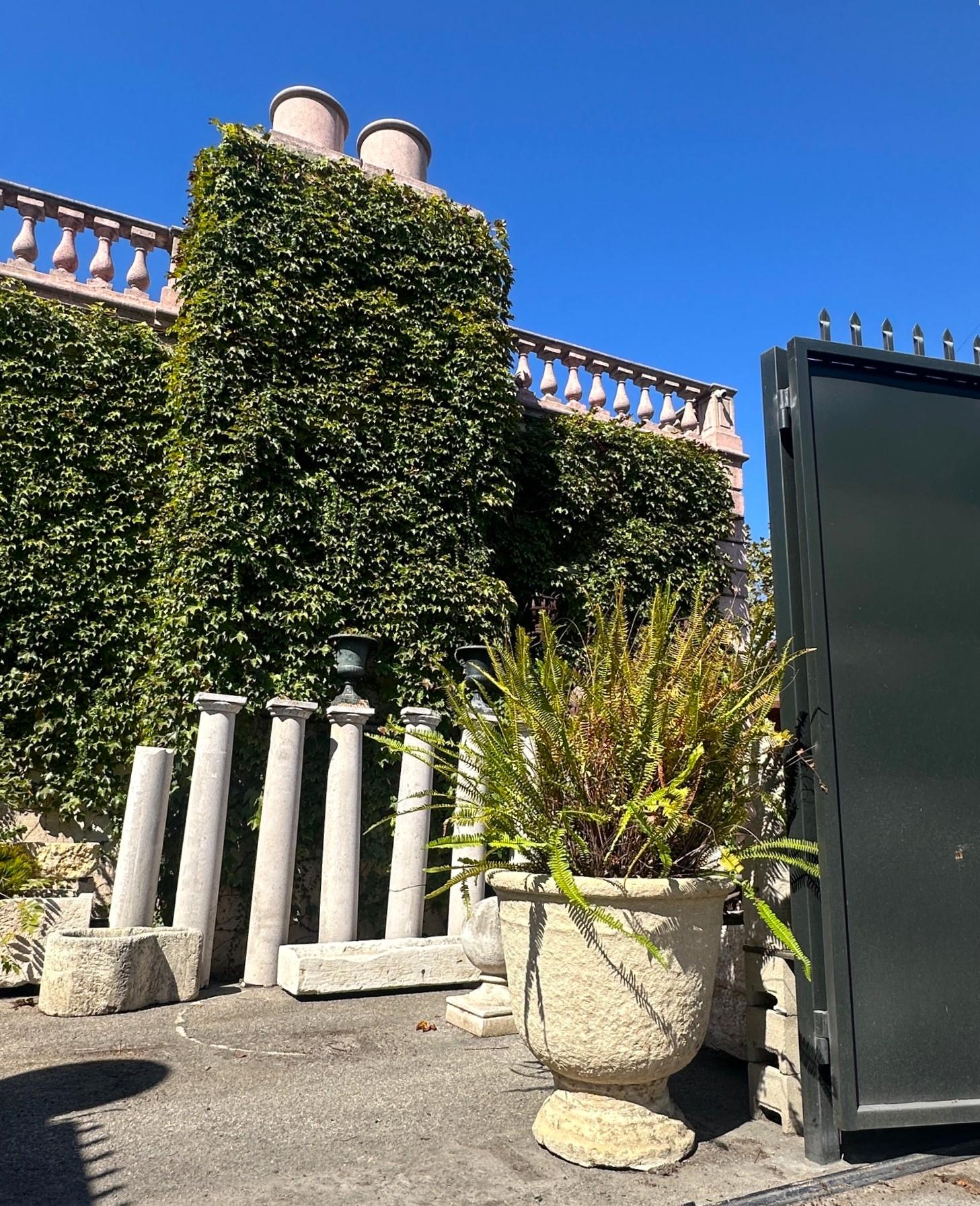 Two Very Large Hand Carved Antique Stone Urns Planters Anduze Rustic Jardinières en vente 4