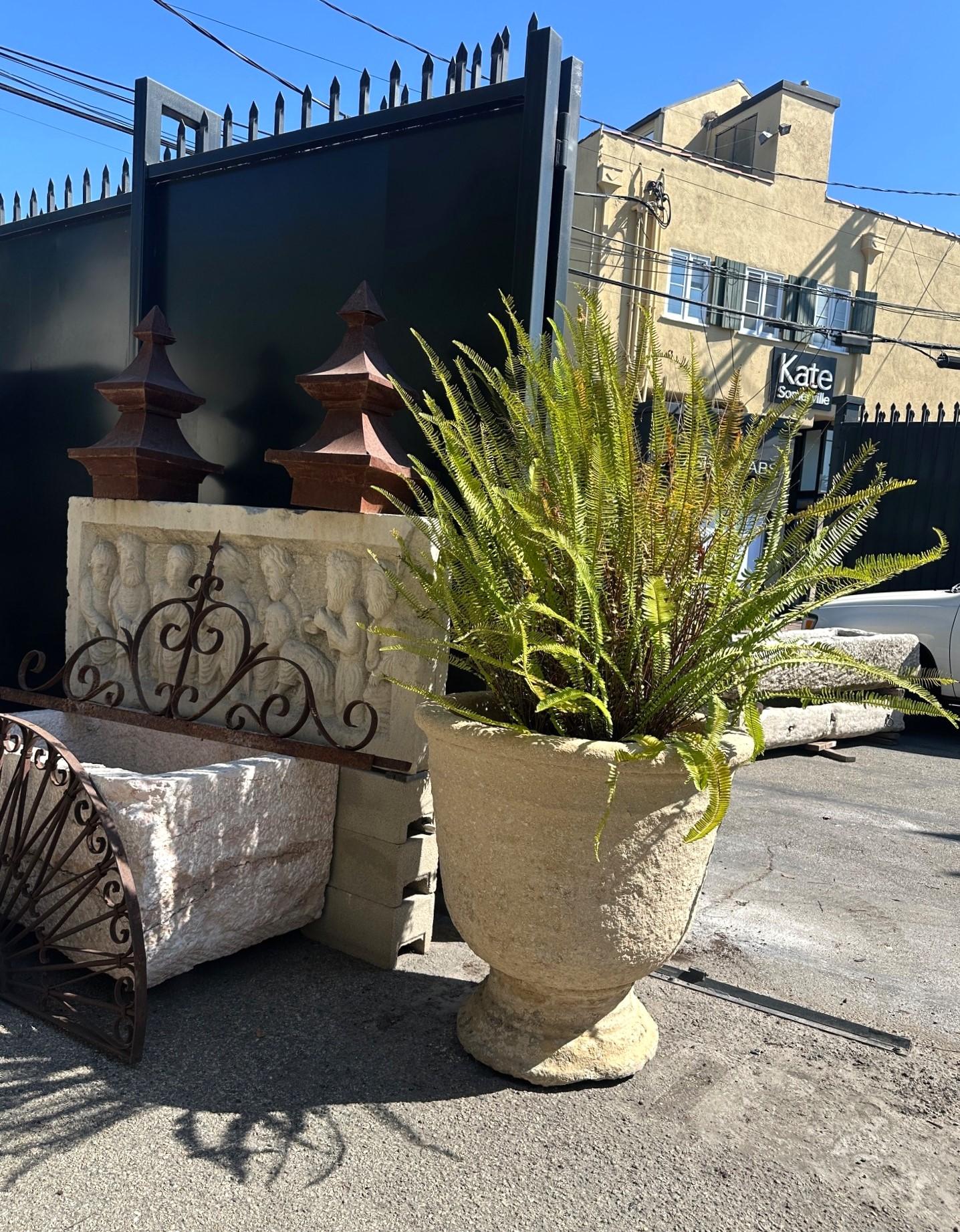Two Very Large Hand Carved Antique Stone Urns Planters Anduze Rustic Jardinières en vente 7