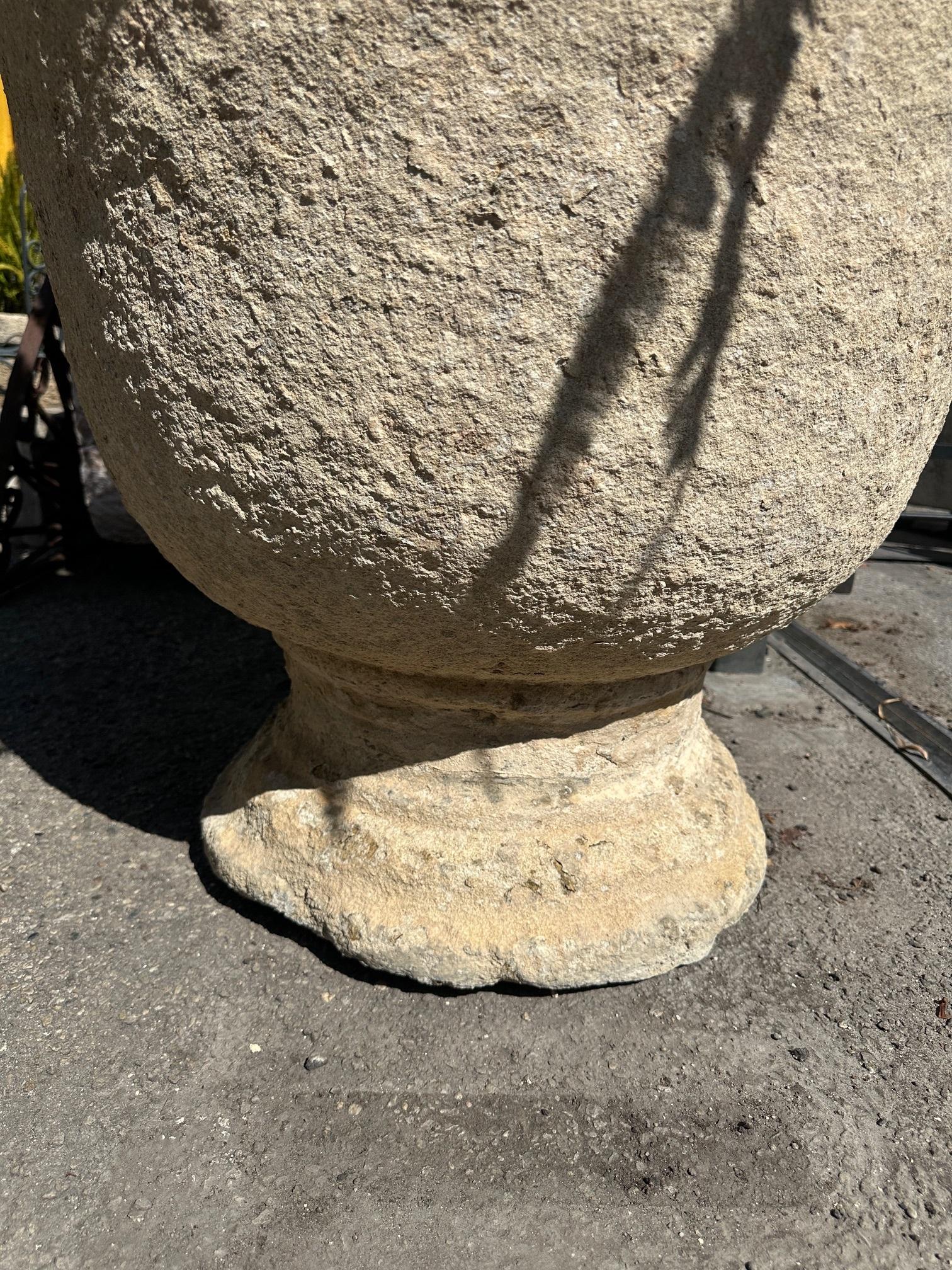Two Very Large Hand Carved Antique Stone Urns Planters Anduze Rustic Jardinières en vente 12