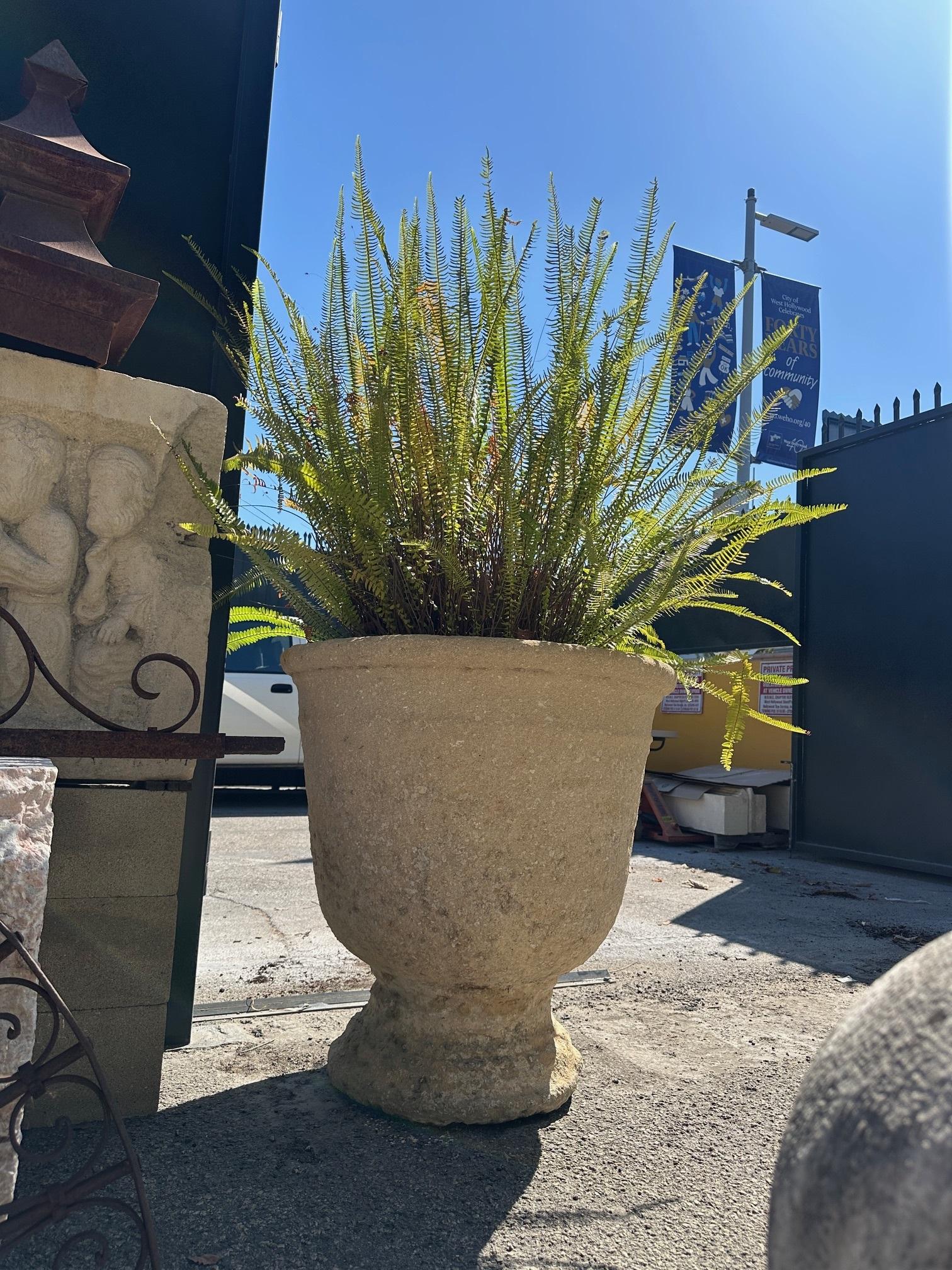 Two Very Large Hand Carved Antique Stone Urns Planters Anduze Rustic Jardinières en vente 13