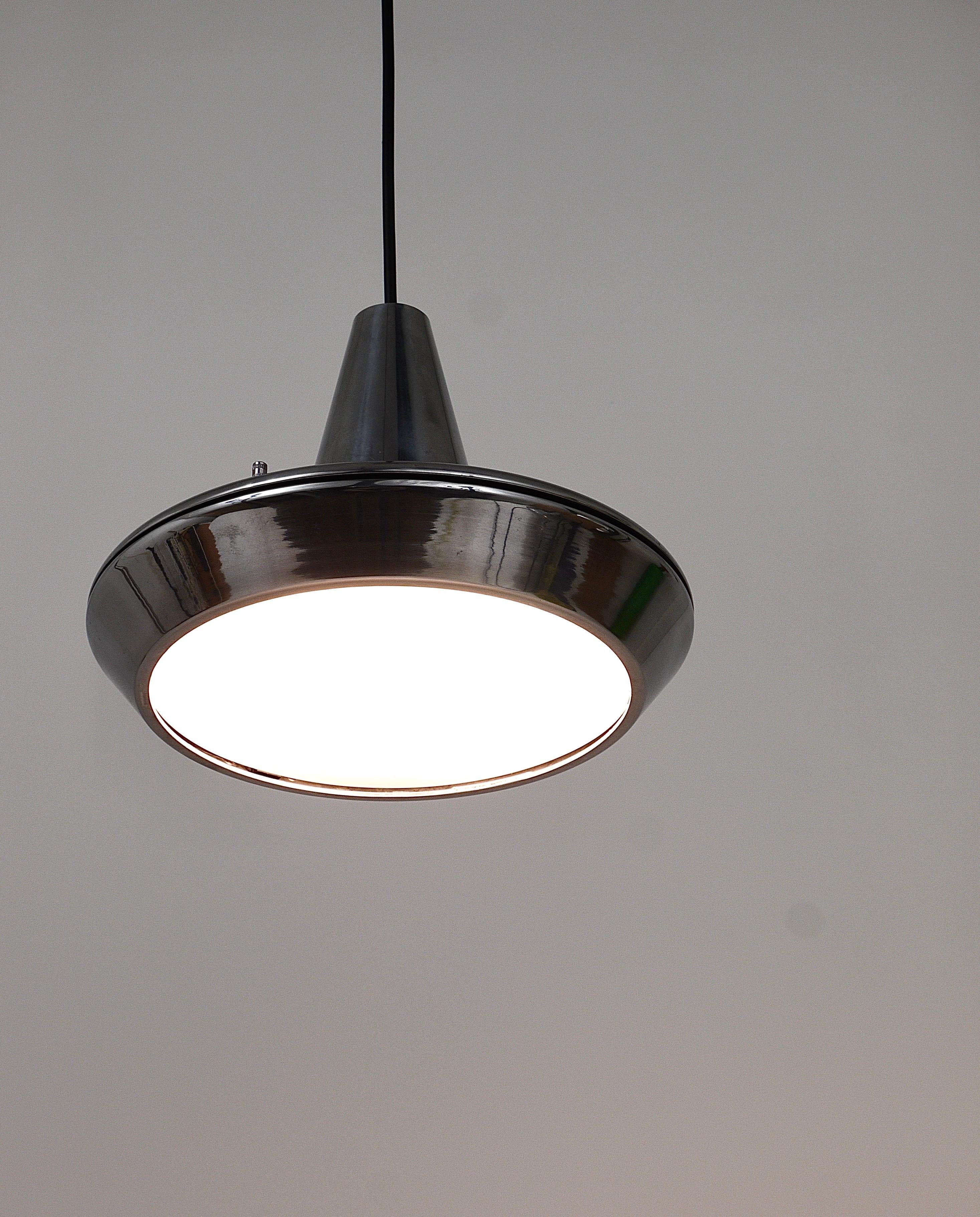 Zwei postmoderne Ursa Major Pendelleuchten von Vico Magistretti, Nemo Lighting, Italien, 1990er Jahre 11