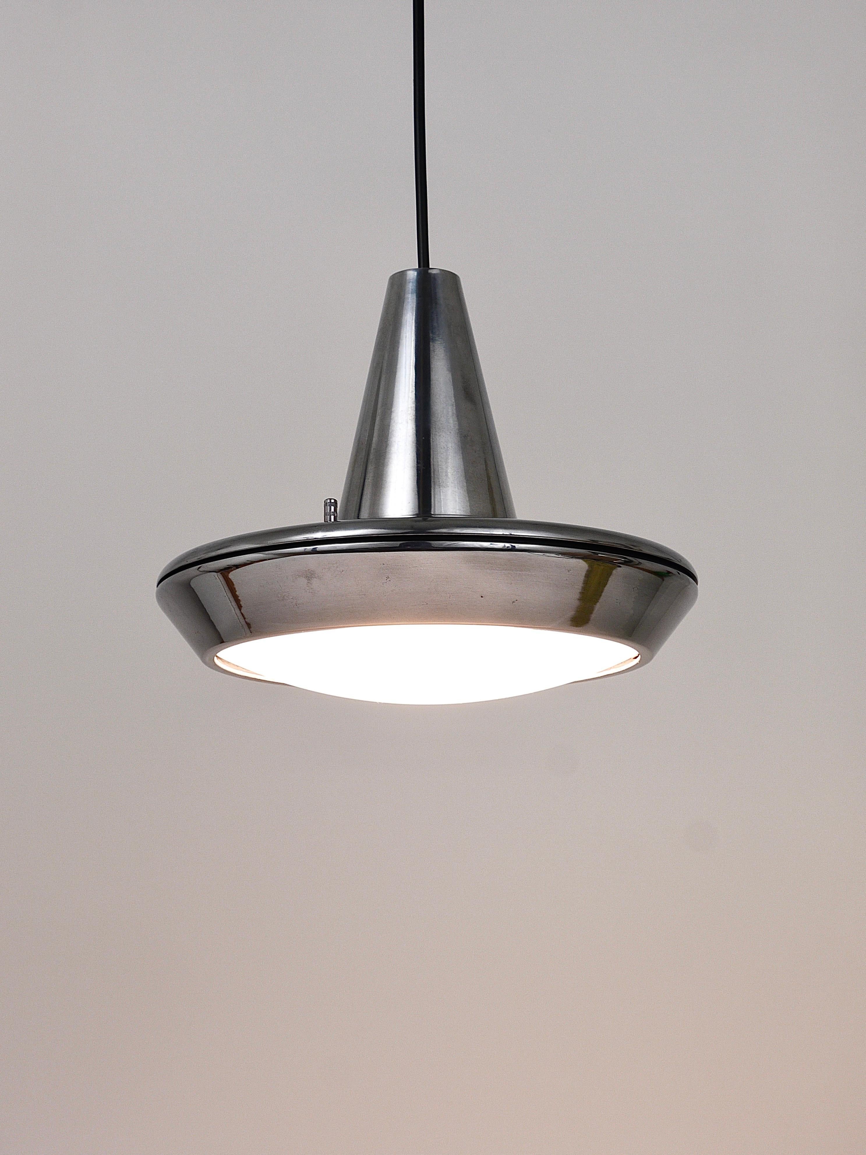 Zwei postmoderne Ursa Major Pendelleuchten von Vico Magistretti, Nemo Lighting, Italien, 1990er Jahre 12