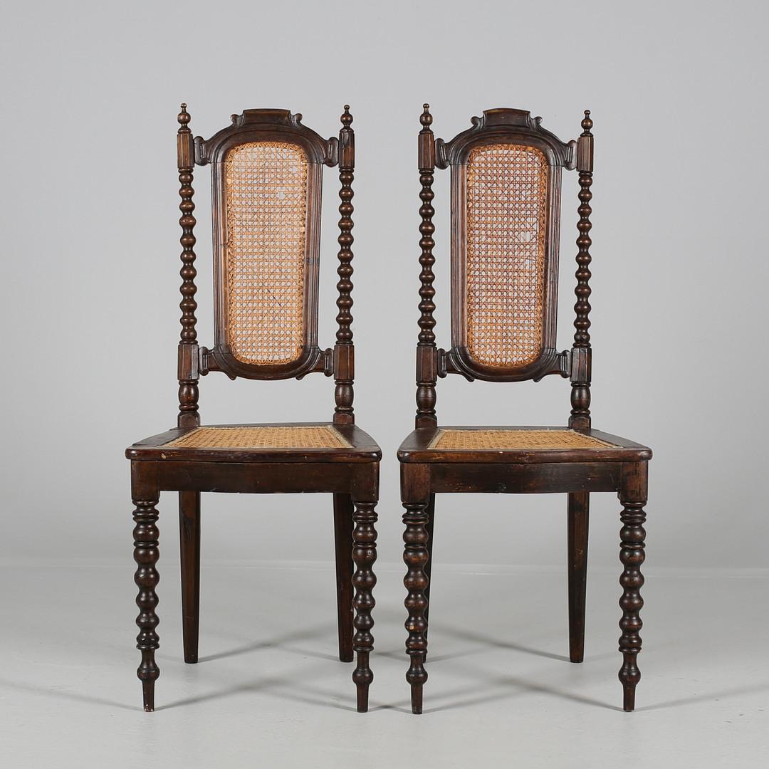 The chairs made in the 1880s, from hand-carved wood and crafted from oak, are living testaments to the mastery of craftsmanship and dedication to quality that characterize the Victorian era. These exceptional pieces not only serve as functional