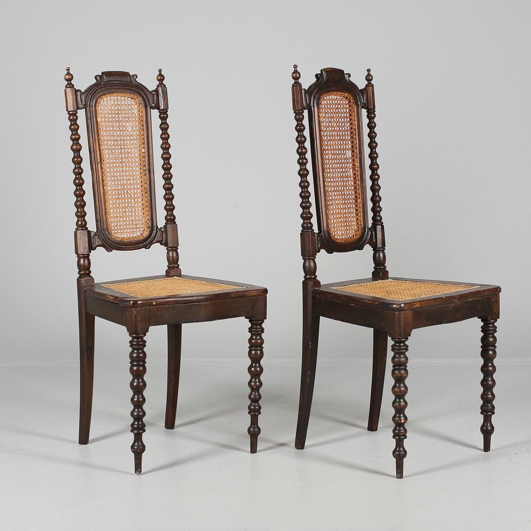 Pair of Victorian chairs with cannage.  In Good Condition For Sale In BARCELONA, ES