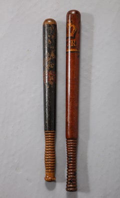 Deux matraques de policier de l'époque victorienne