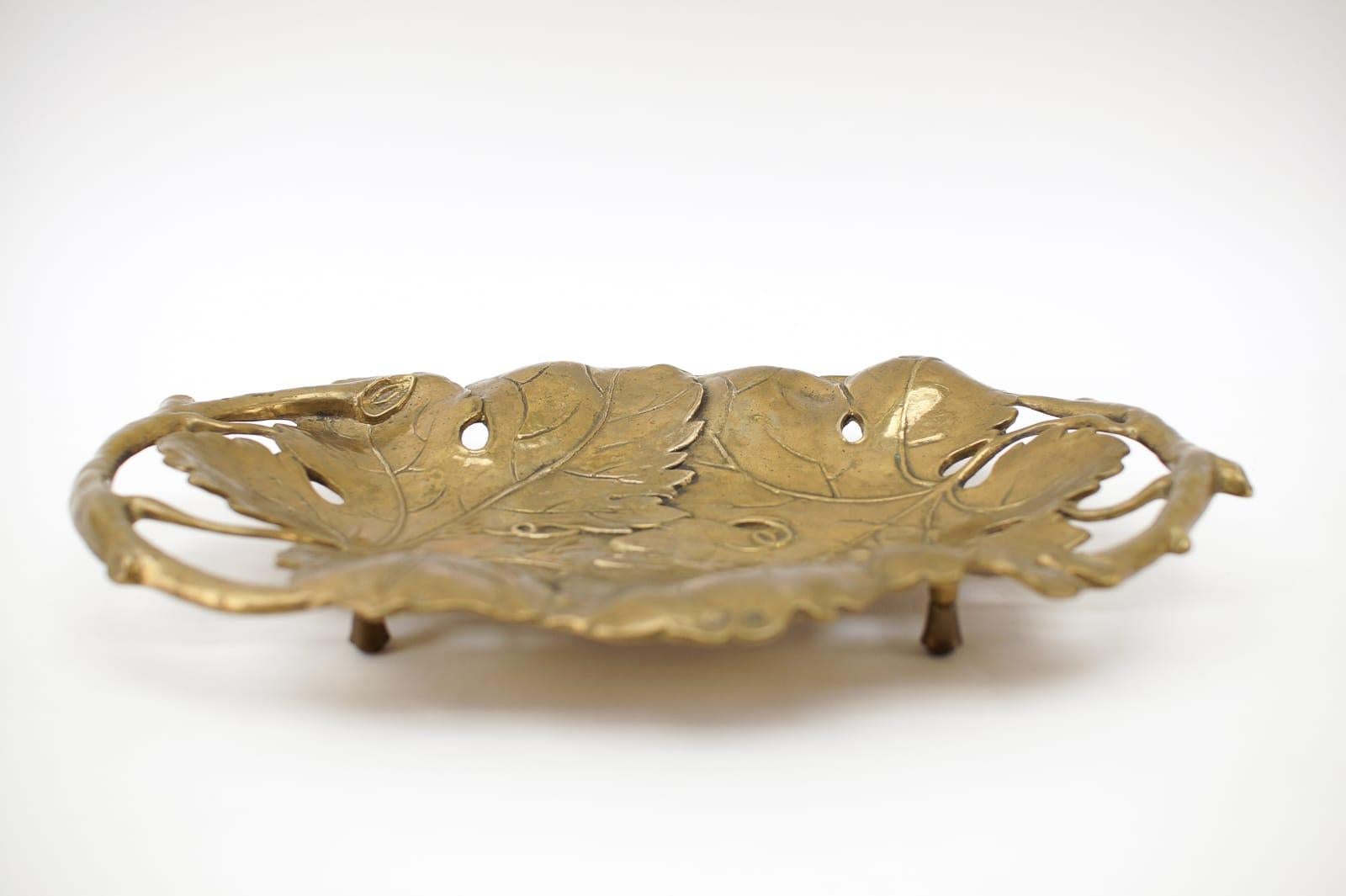 Mid-Century Modern Two Vine Leaves Hand Formed into a Solid Brass Bowl, 1960s For Sale