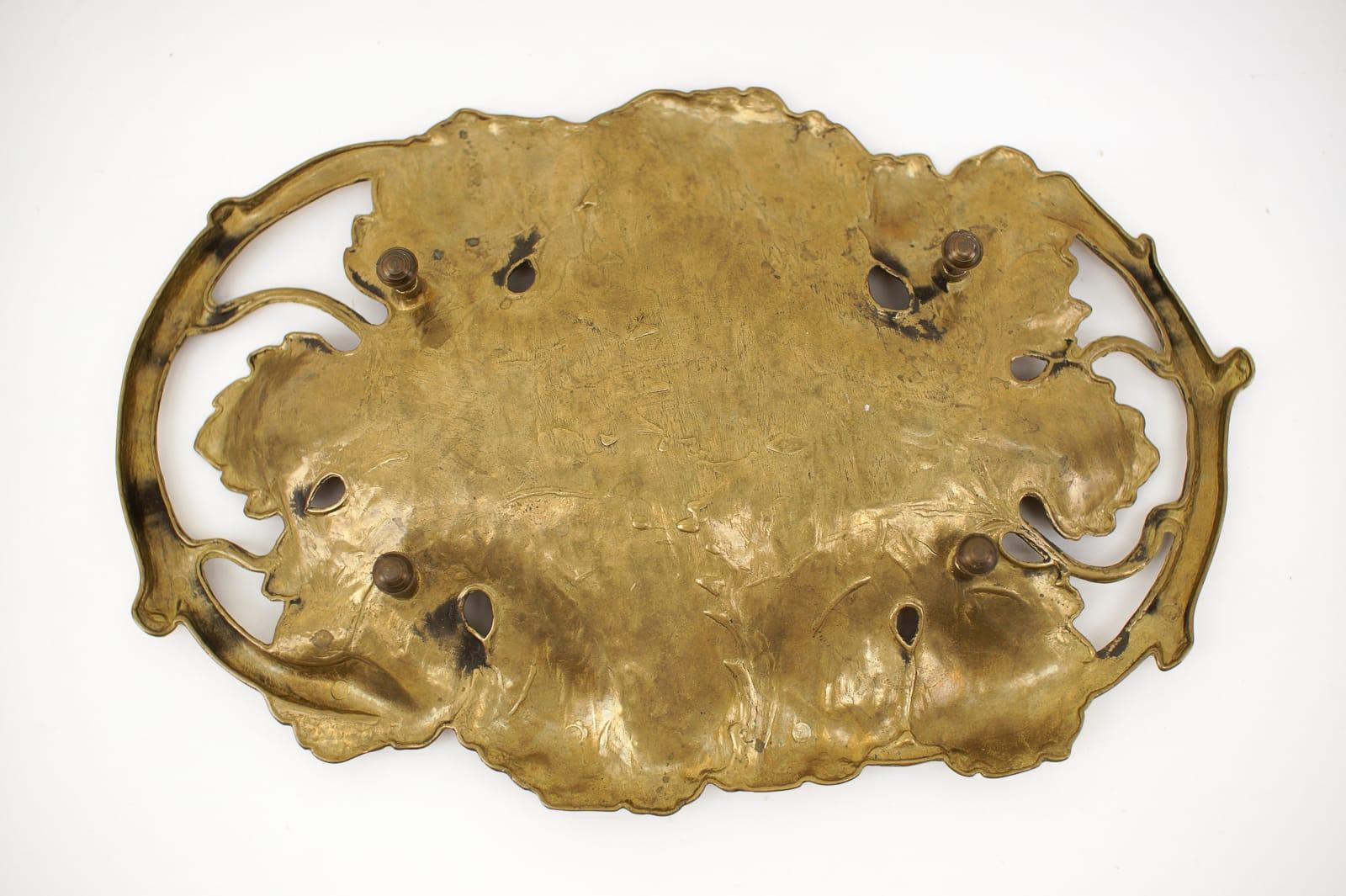 Two Vine Leaves Hand Formed into a Solid Brass Bowl, 1960s For Sale 3