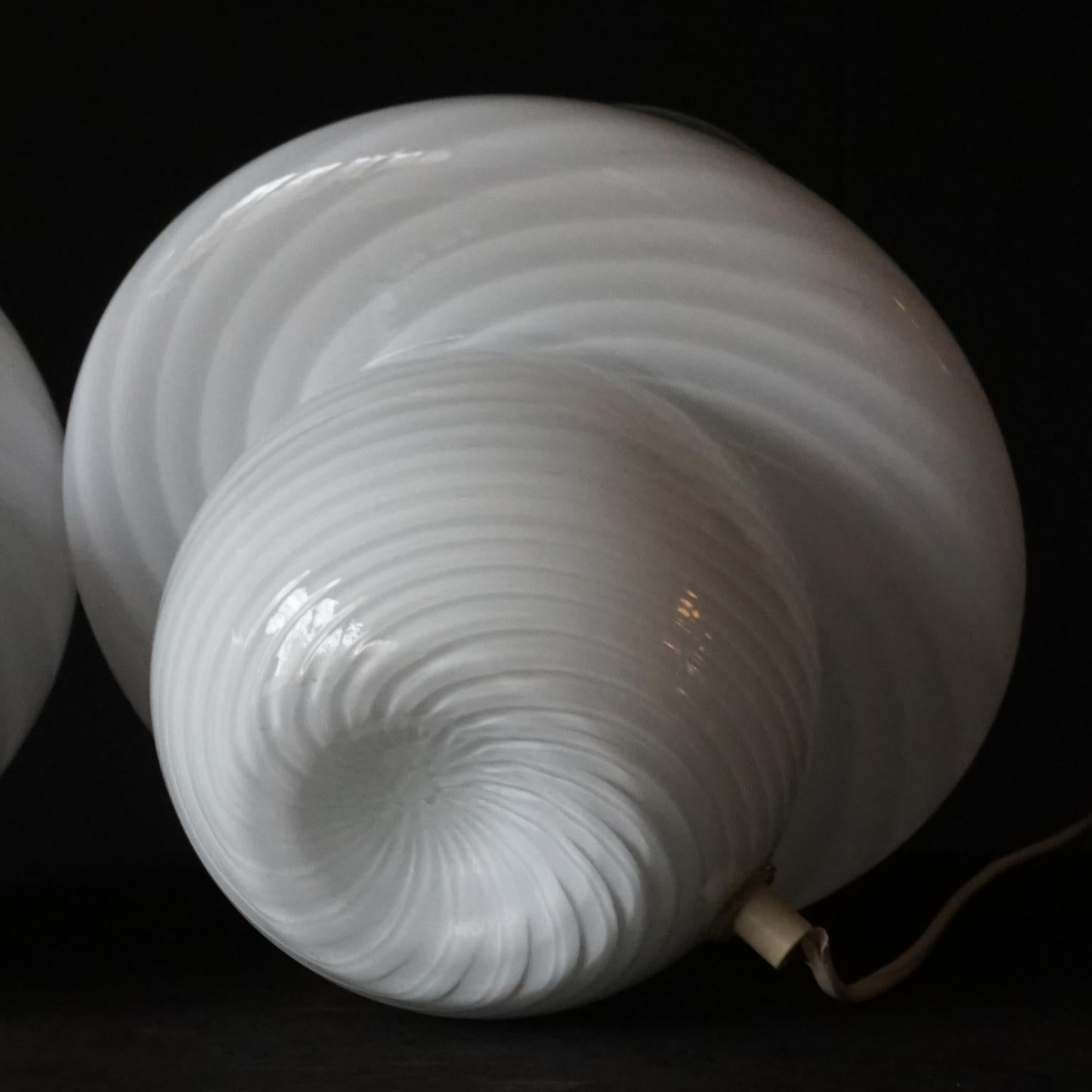 Two Vintage 1970s Italian Vetra Venini Murano White Glass Swirl Mushroom Lamps 7