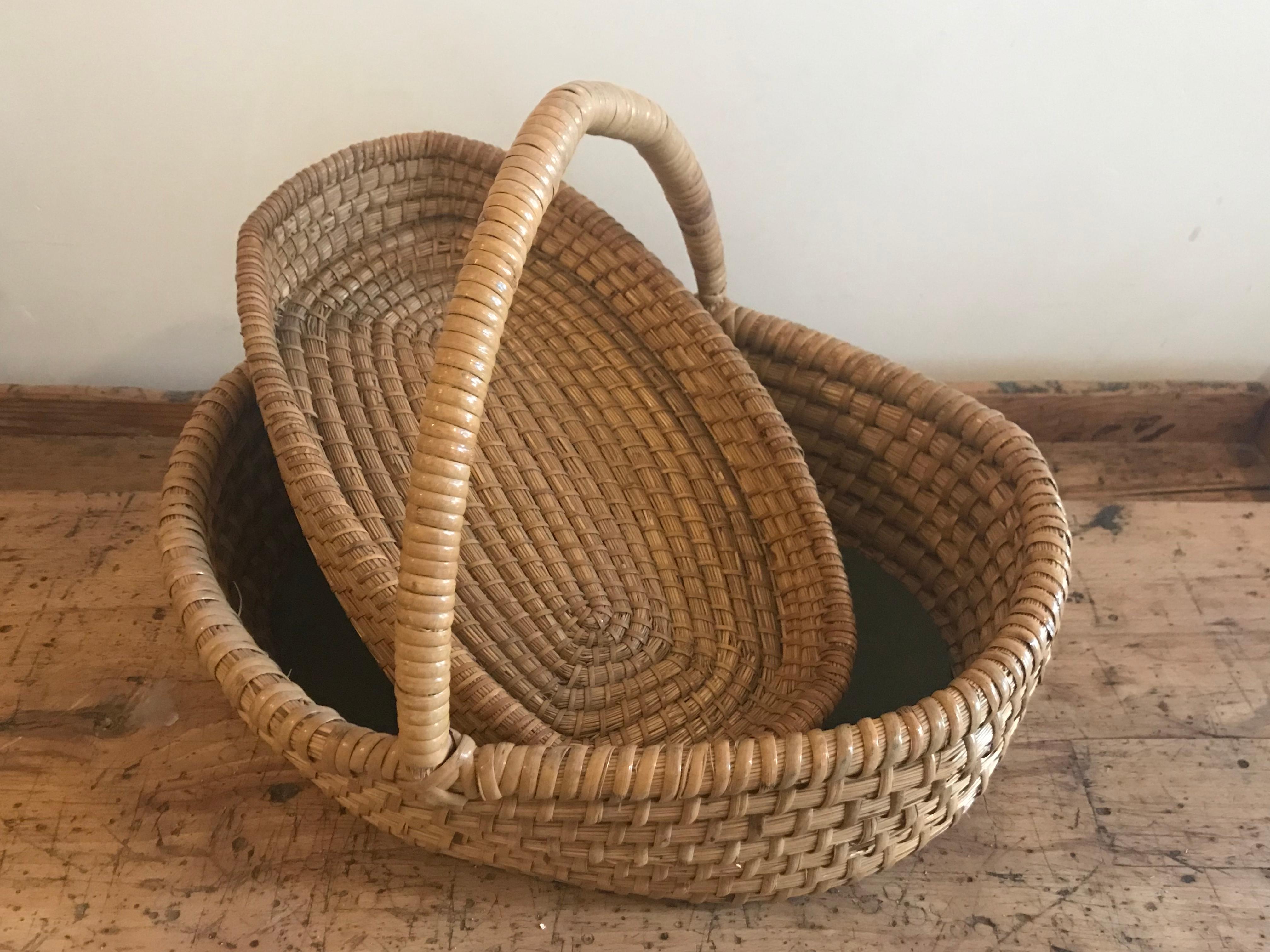 Belgian coiled farm (split oak, pine straw and cane) baskets.
The basket with handle has a reinforced bottom, circa 1920.
Measues: Flat basket 6 x 36 x 21 D cm.
Handled basket 27 H x 40 W x 33 D cm.(10.75