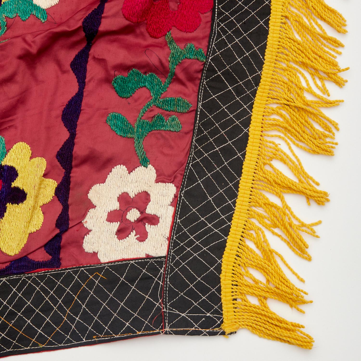 Deux textiles vintage brodés de style Suzani d'Asie centrale - Ex Lewis Stein en vente 3
