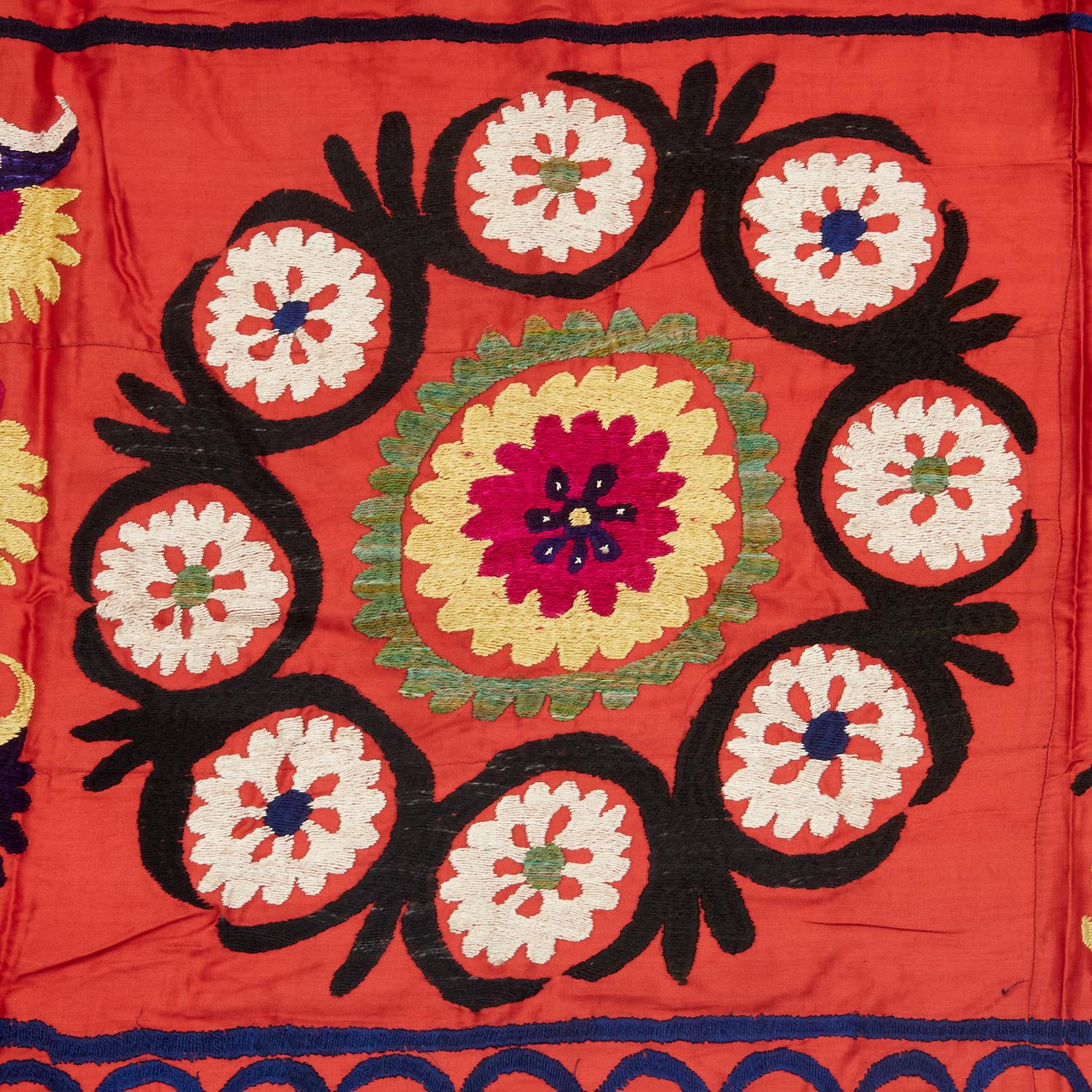 Ouzbek Deux textiles vintage brodés de style Suzani d'Asie centrale - Ex Lewis Stein en vente
