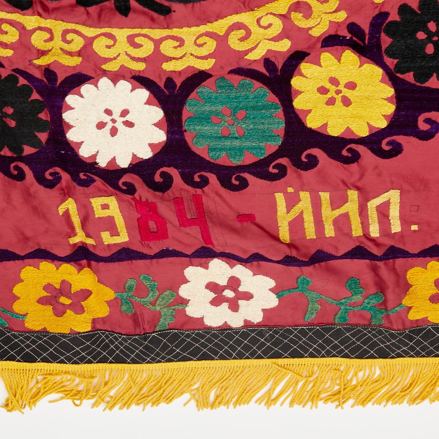 Deux textiles vintage brodés de style Suzani d'Asie centrale - Ex Lewis Stein en vente 2