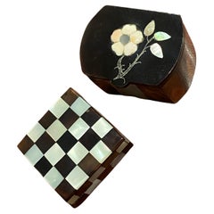 Due scatole decorative in miniatura europee d'epoca Madreperla intarsiata