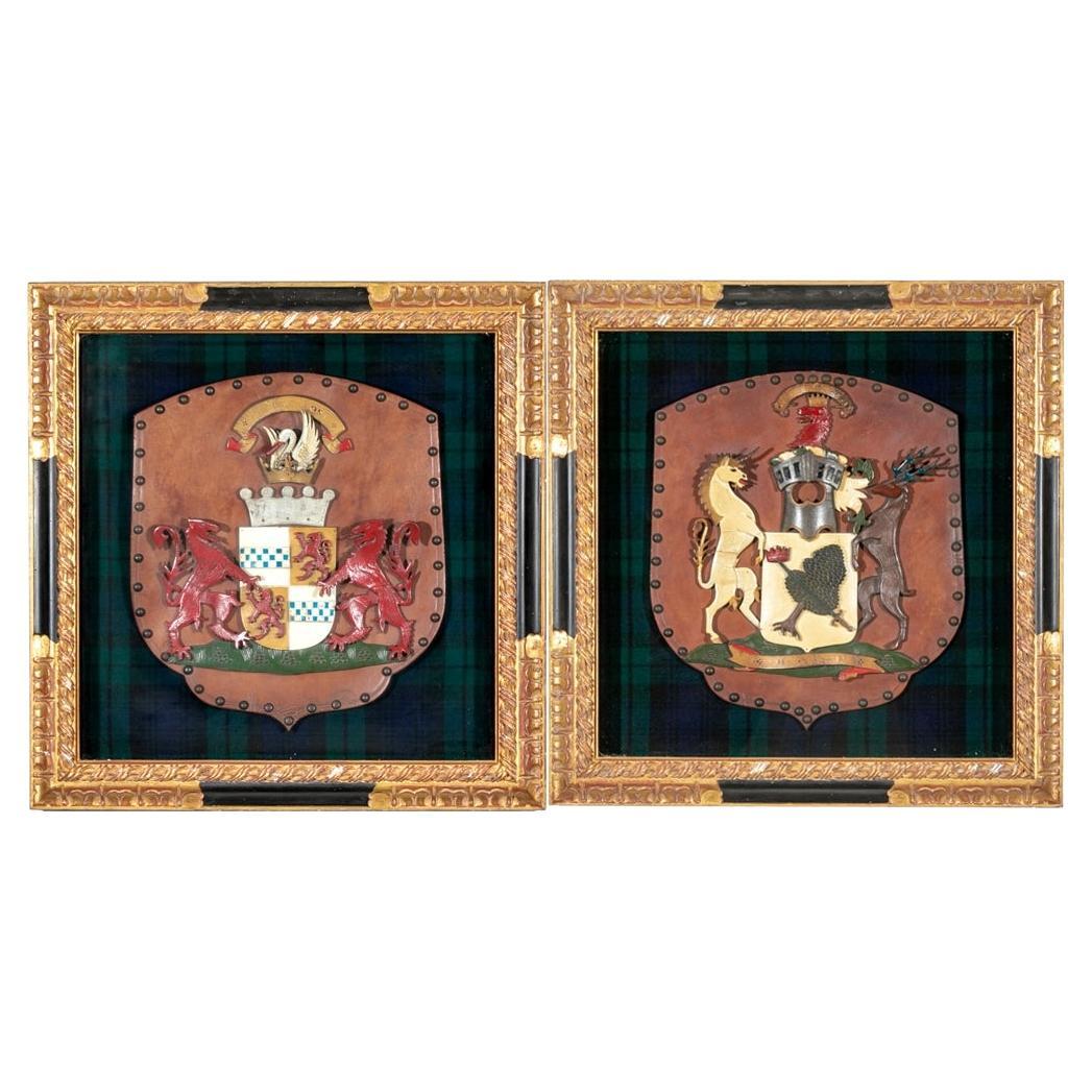 Zwei Vintage gerahmt Schild Form heraldische Wappen
