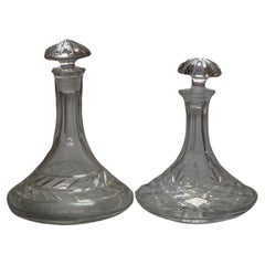 Dos decantadores vintage Goebel de cristal tallado para bebidas espirituosas C1940
