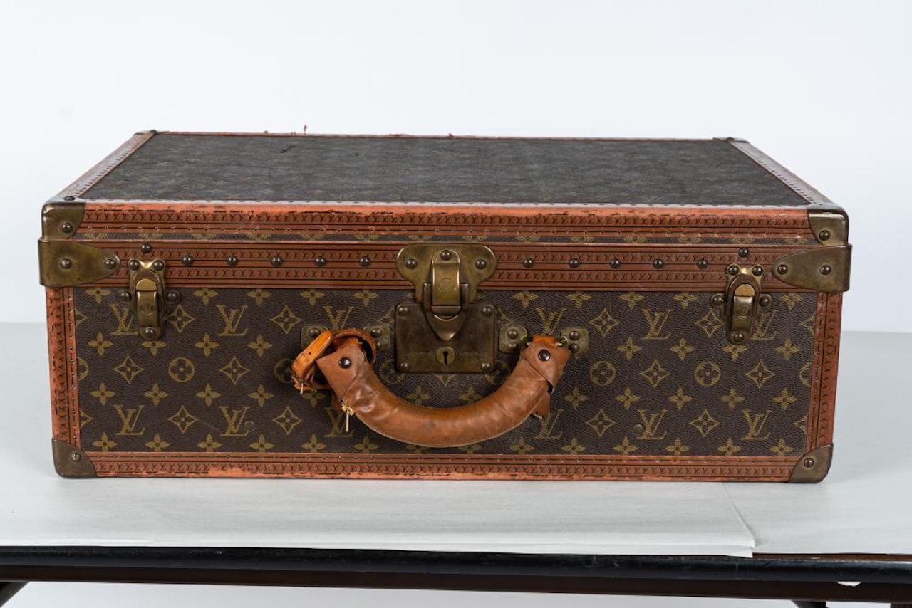 Zwei alte Louis Vuitton-Koffer (20. Jahrhundert) im Angebot