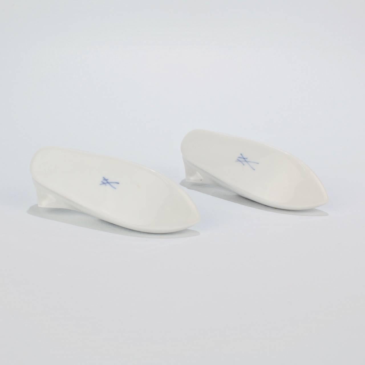 Two Vintage Meissen Porcelain Blue Onion Shoe or Slipper Form Paperweights 2