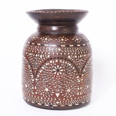 Due vasi marocchini d'epoca con intarsi in osso, valutati singolarmente