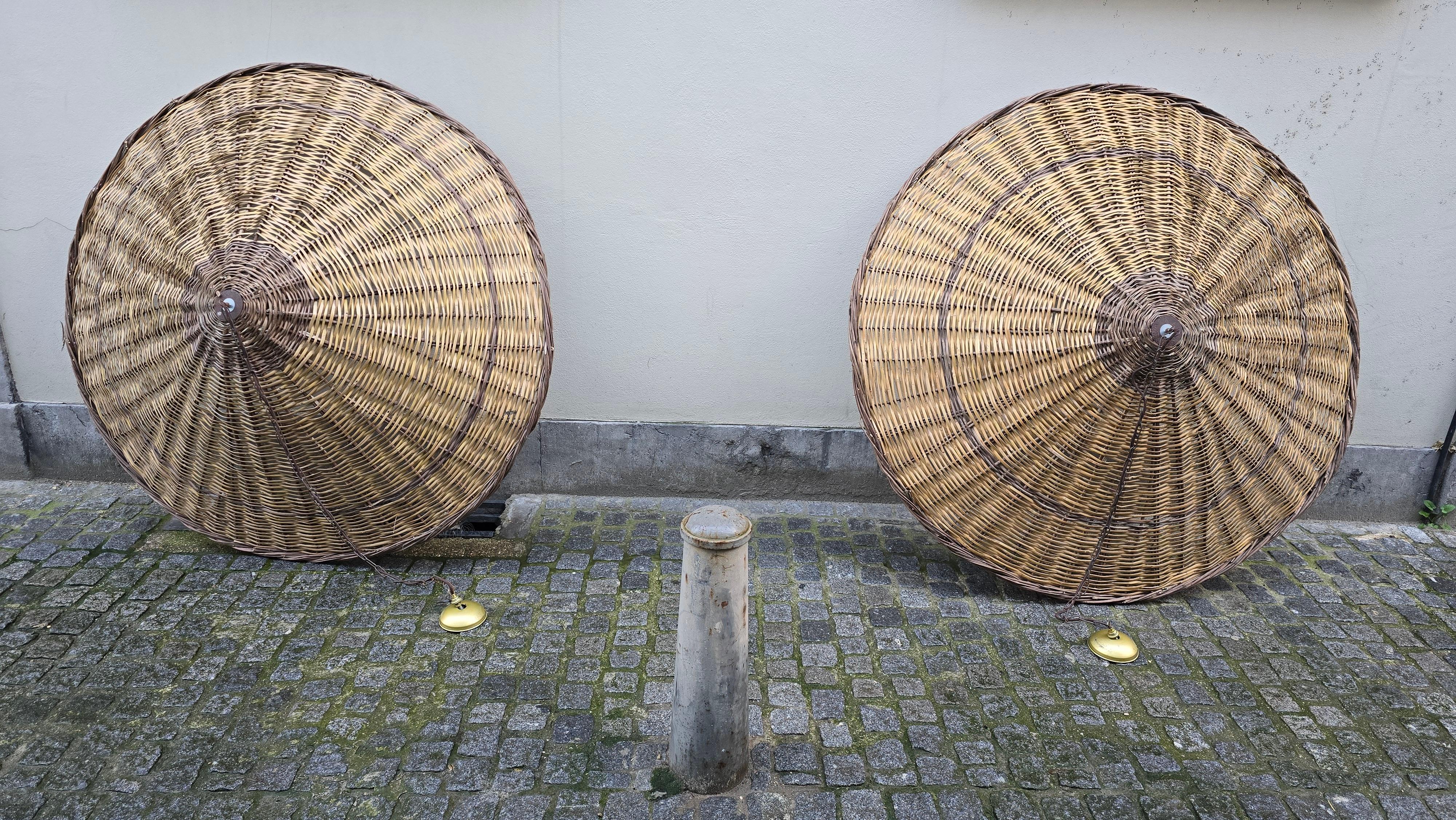 Due lampade a sospensione in rattan vintage di dimensioni XXL Ø 67 pollici in vendita 6