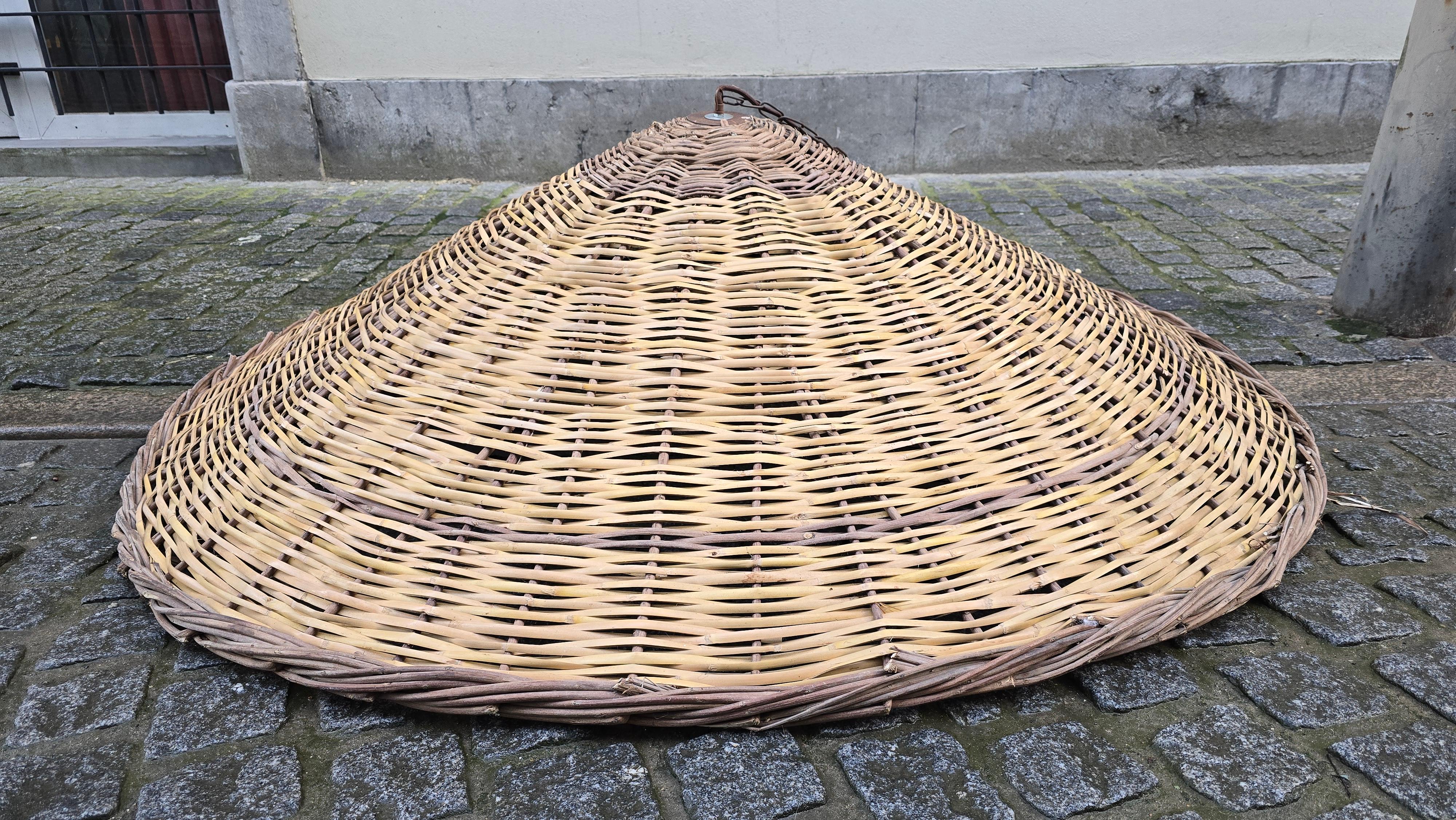 Due lampade a sospensione in rattan vintage di dimensioni XXL Ø 67 pollici in vendita 8