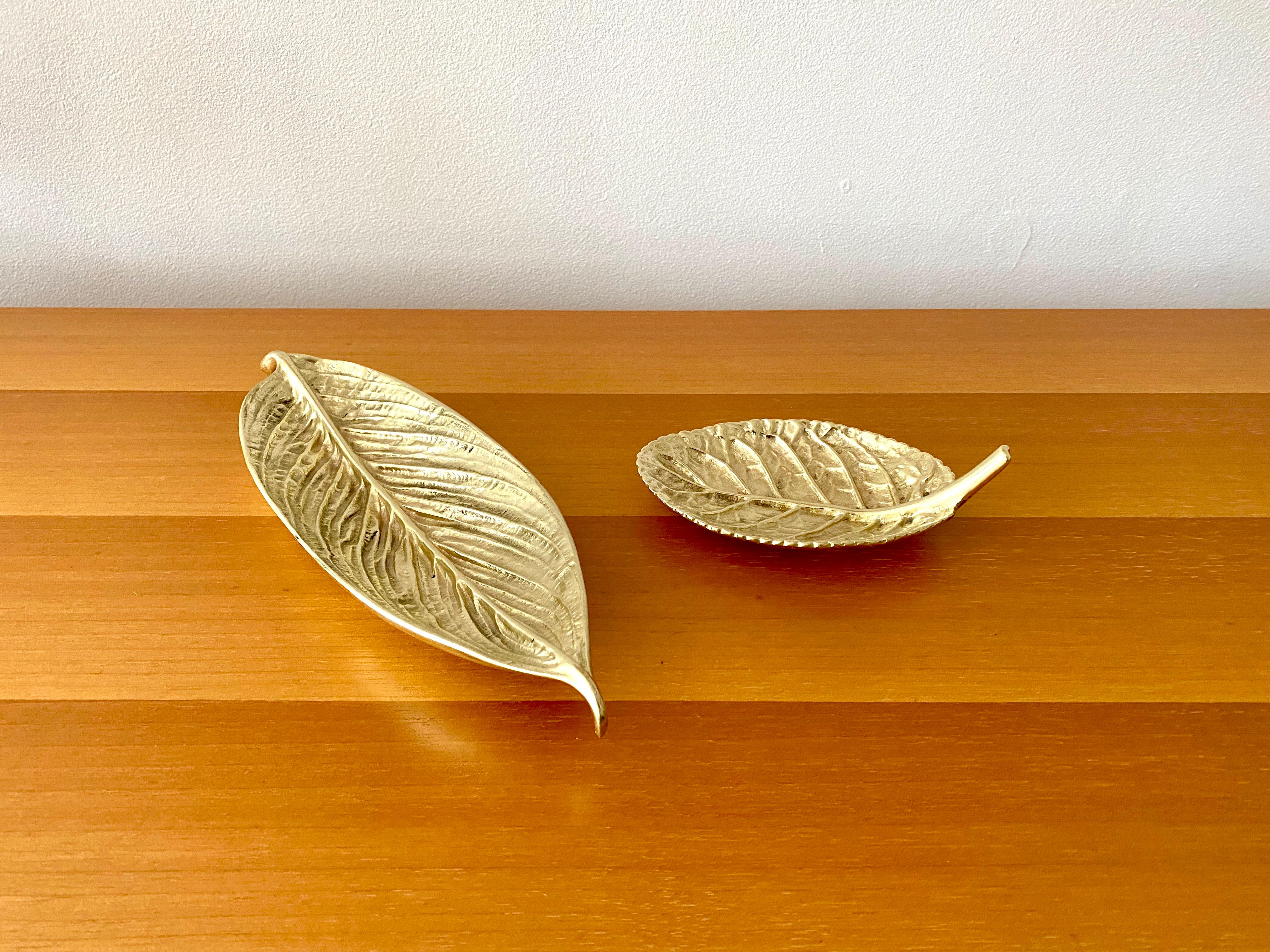 Folk Art Two Vintage Virginia Metalcrafters Solid Brass Leaves, Gloxinia and Calathea For Sale