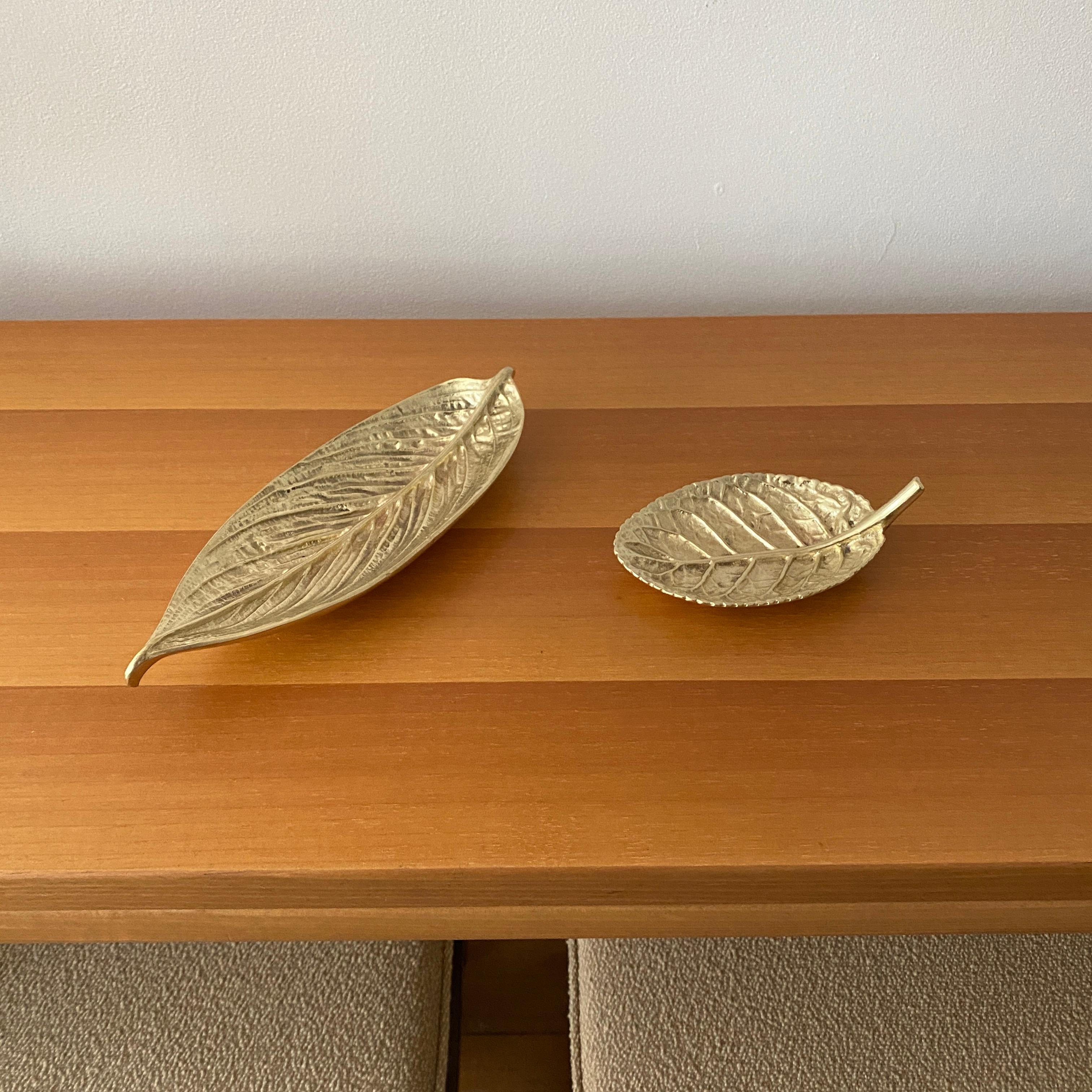 American Two Vintage Virginia Metalcrafters Solid Brass Leaves, Gloxinia and Calathea For Sale