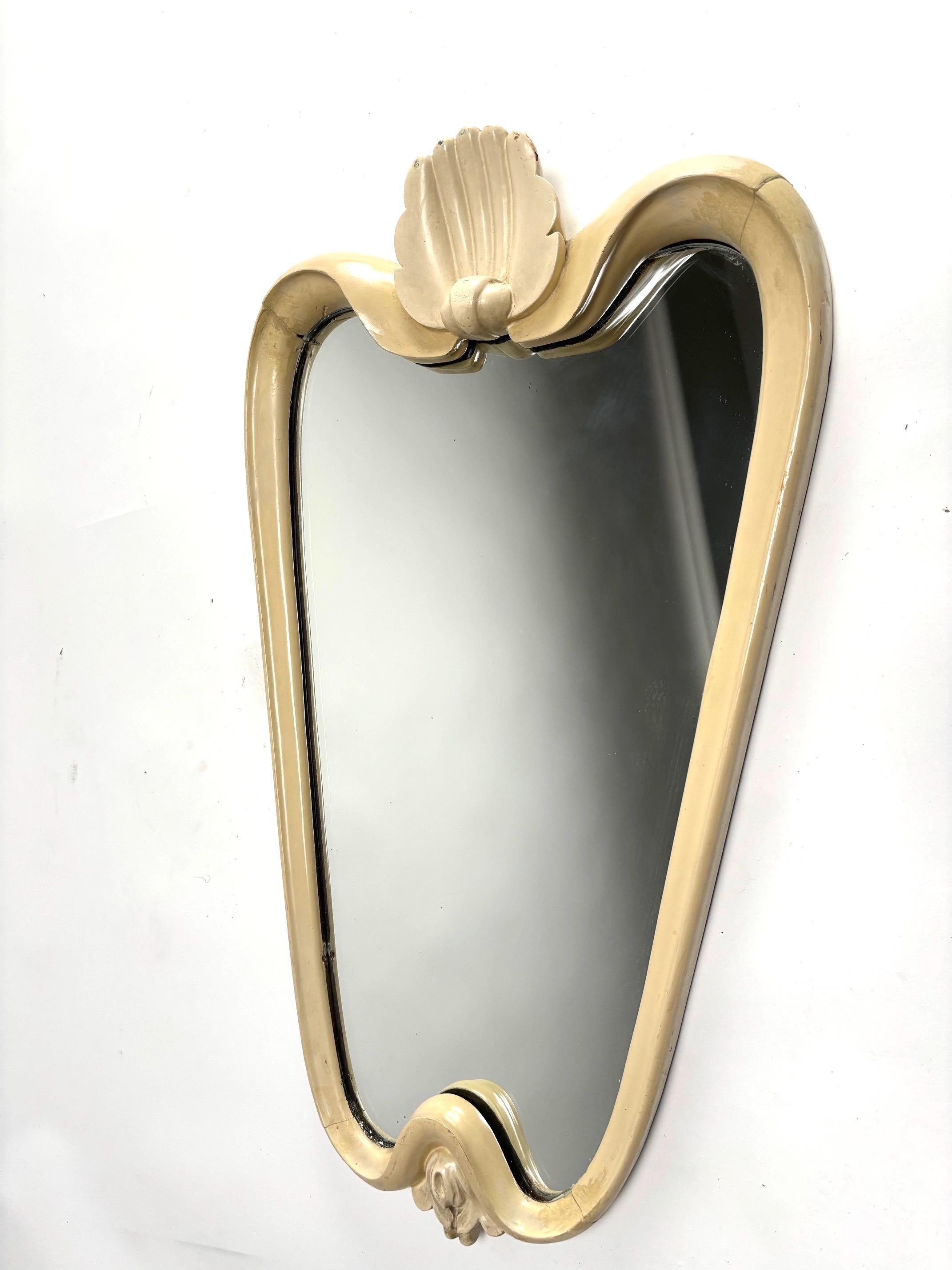 Deux miroirs muraux dans le style d'Osvaldo Borsani, Italie, années 1950 Bon état - En vente à Argelato, BO