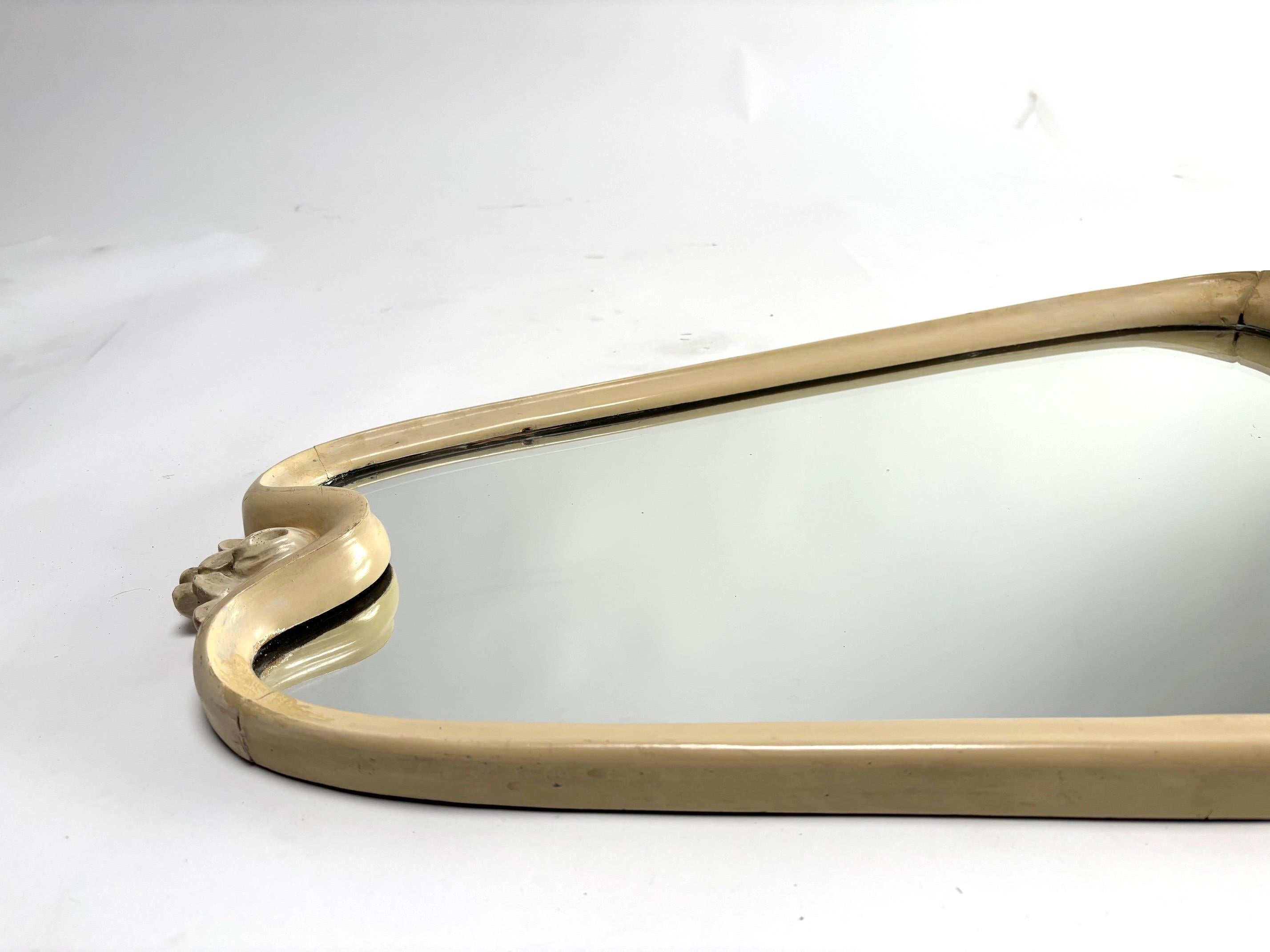 Miroir Deux miroirs muraux dans le style d'Osvaldo Borsani, Italie, années 1950 en vente