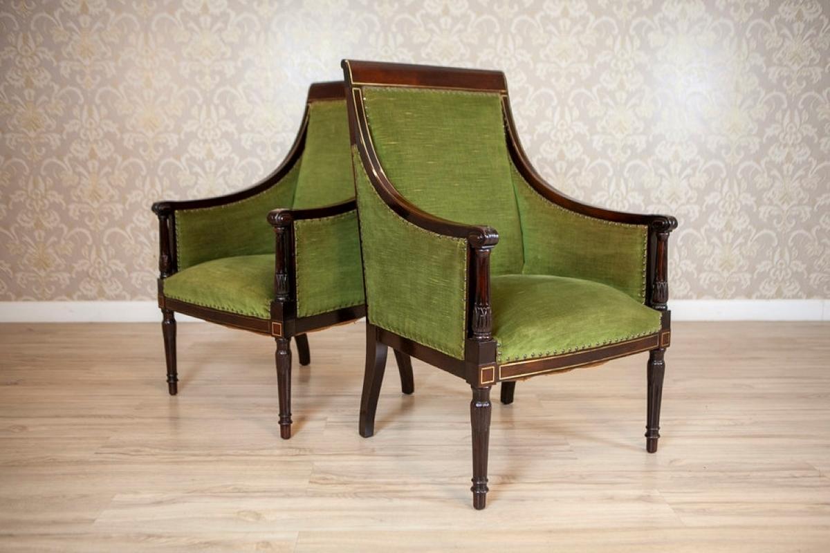 Dos Sillones De Nogal De Mediados Del Siglo. Siglo XX De Estilo Inglés

Dos Sillones De Nogal De Mediados Del Siglo. Siglo XX De Estilo Inglés

Te presentamos este mueble de mediados Century Furniture ricamente incrustado con una veta metálica. Los