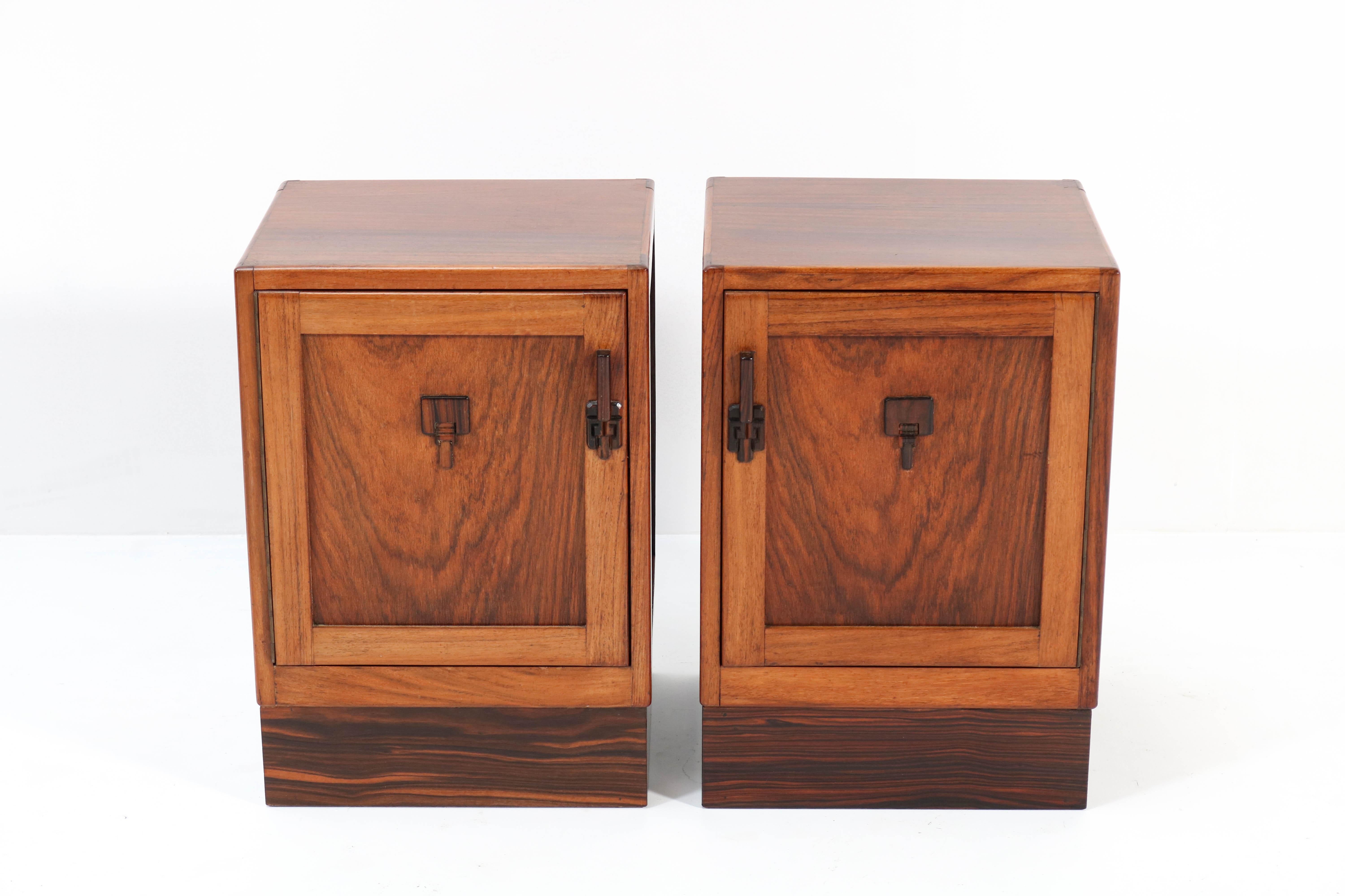 Wonderful pair of Art Deco Amsterdam School nightstands or bedside tables.
Striking Dutch design from the 1920s.
Walnut with solid Macassar ebony handles.
In good original condition with minor wear consistent with age and use,
preserving a