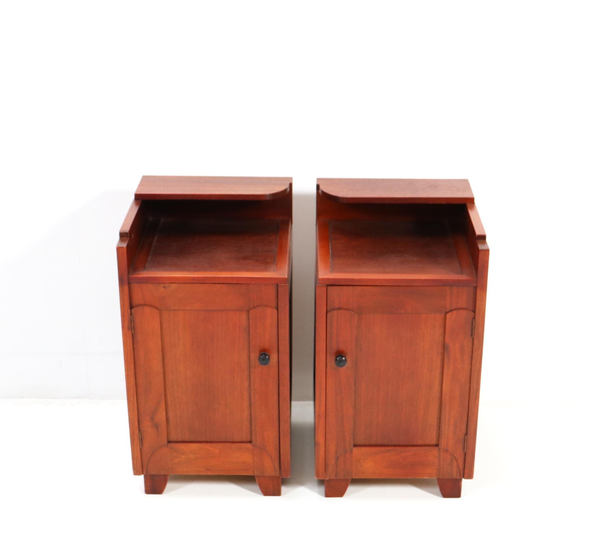 Stunning set of two Art Deco Amsterdamse School nightstands or bedside tables.
Striking Dutch design from the 1920s.
Solid walnut and original walnut veneer with original ebony knobs.
This wonderful pair of Art Deco Amsterdamse School nightstands