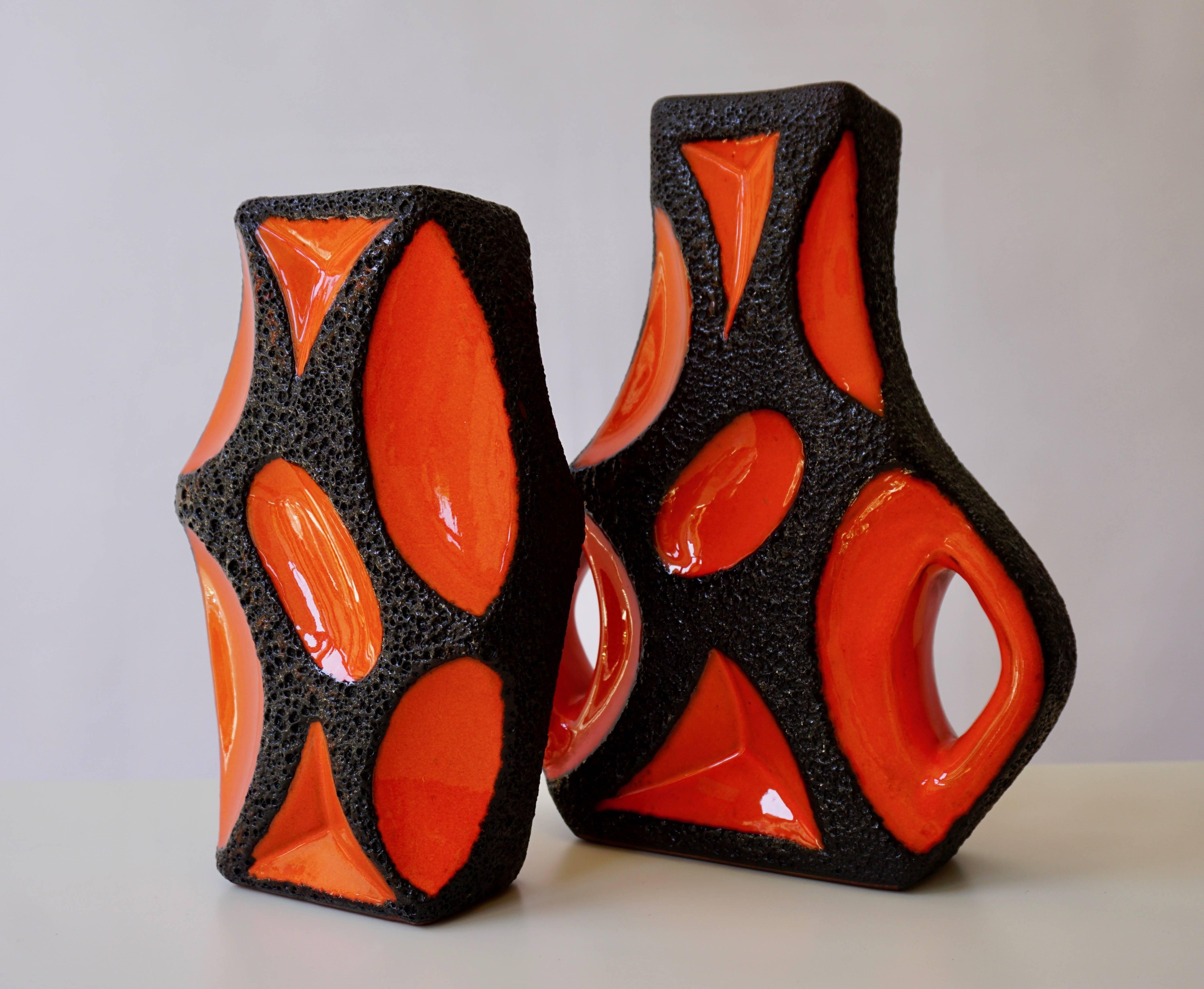 Two West German Roth Keramik Art Pottery 'Fat Lava' Guitar Vase In Excellent Condition For Sale In Antwerp, BE