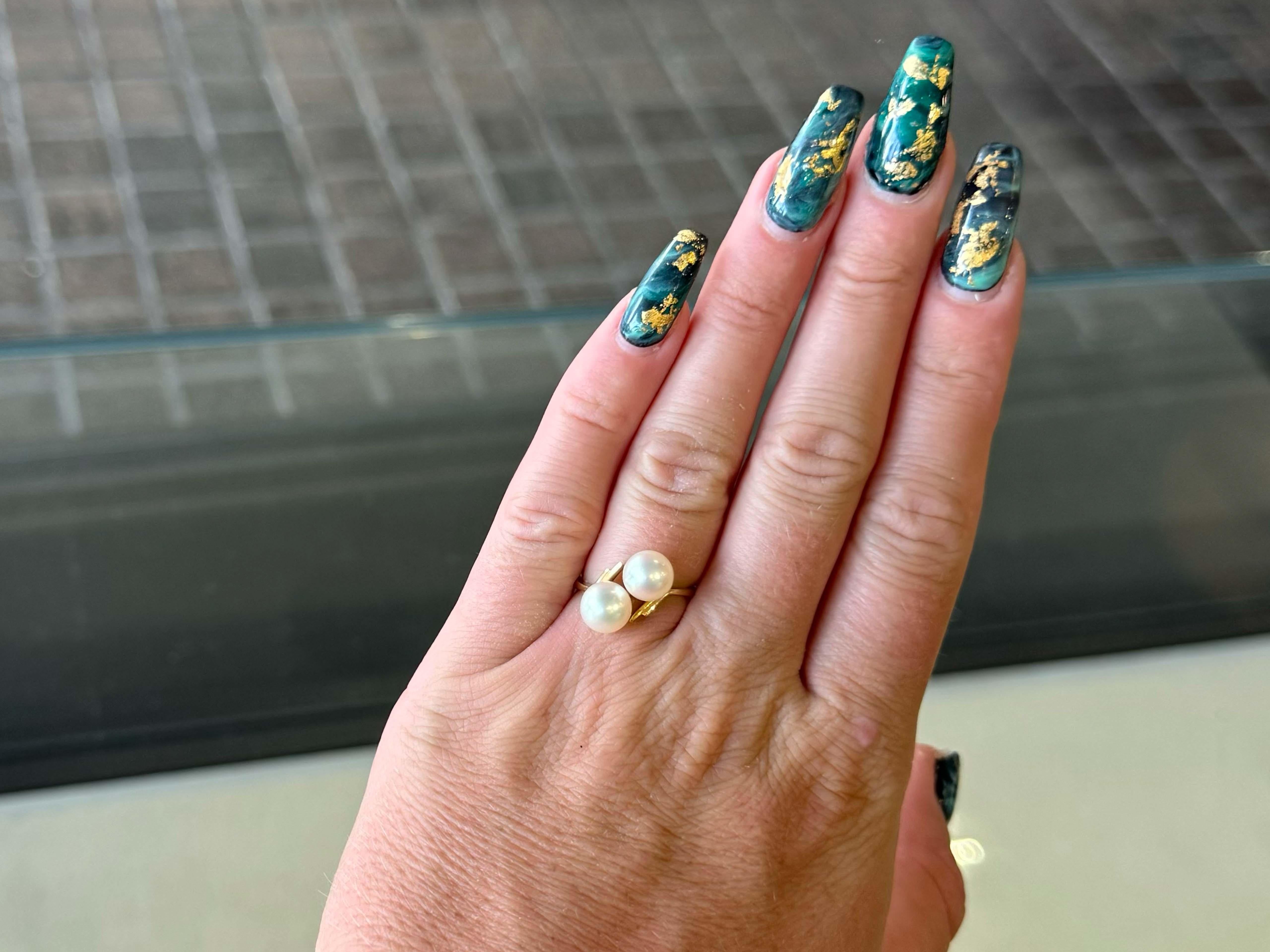 Ring Specifications:

Metal: 18k Yellow Gold

Total Weight: 3.0 Grams

Pearl Diameter: ~7.5 mm

Ring Size:  6 (resizable) please message us to resize BEFORE purchasing

Stamped: 