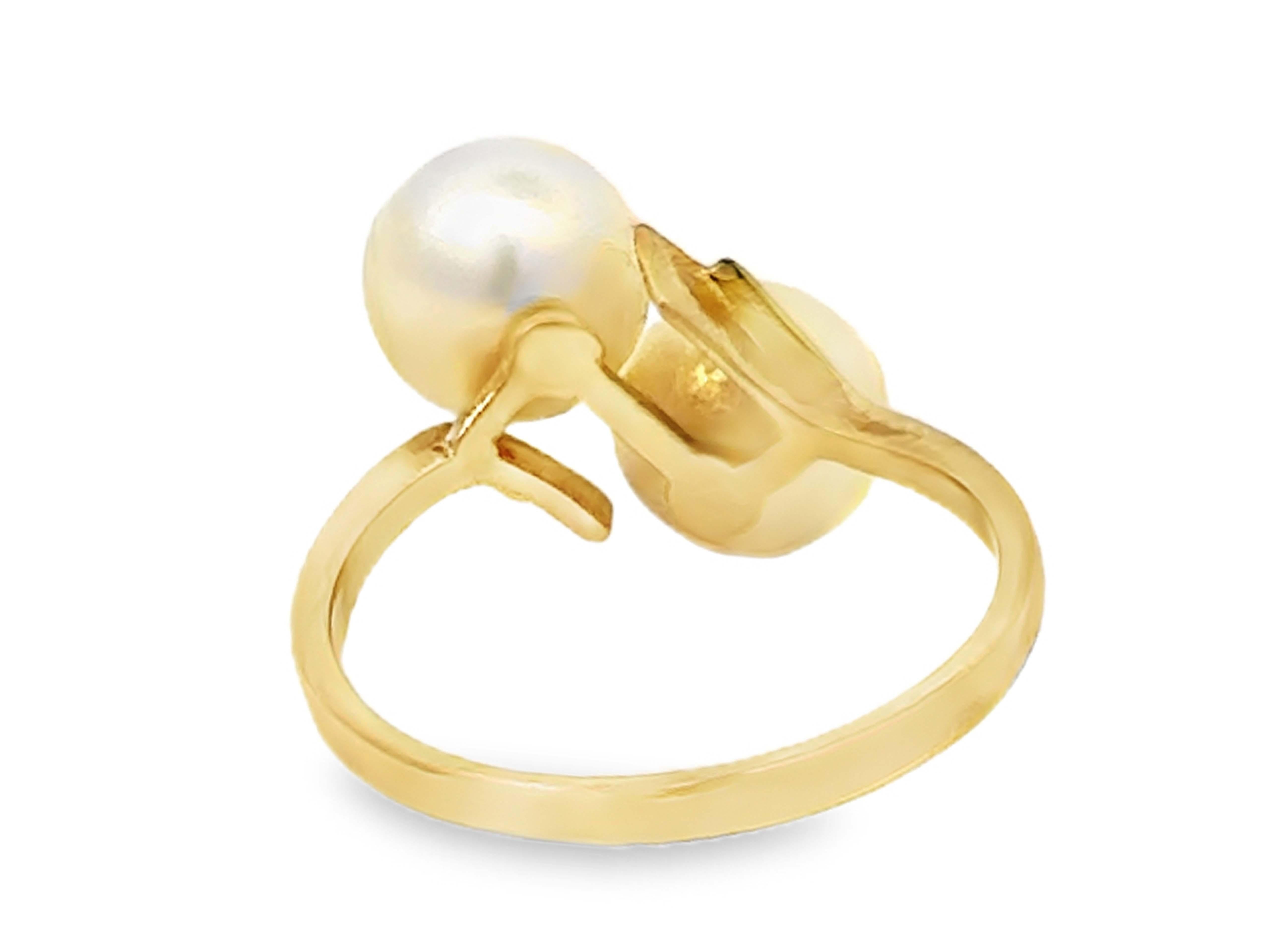 Two White Akoya Pearls Ring 18k Yellow Gold For Sale 1