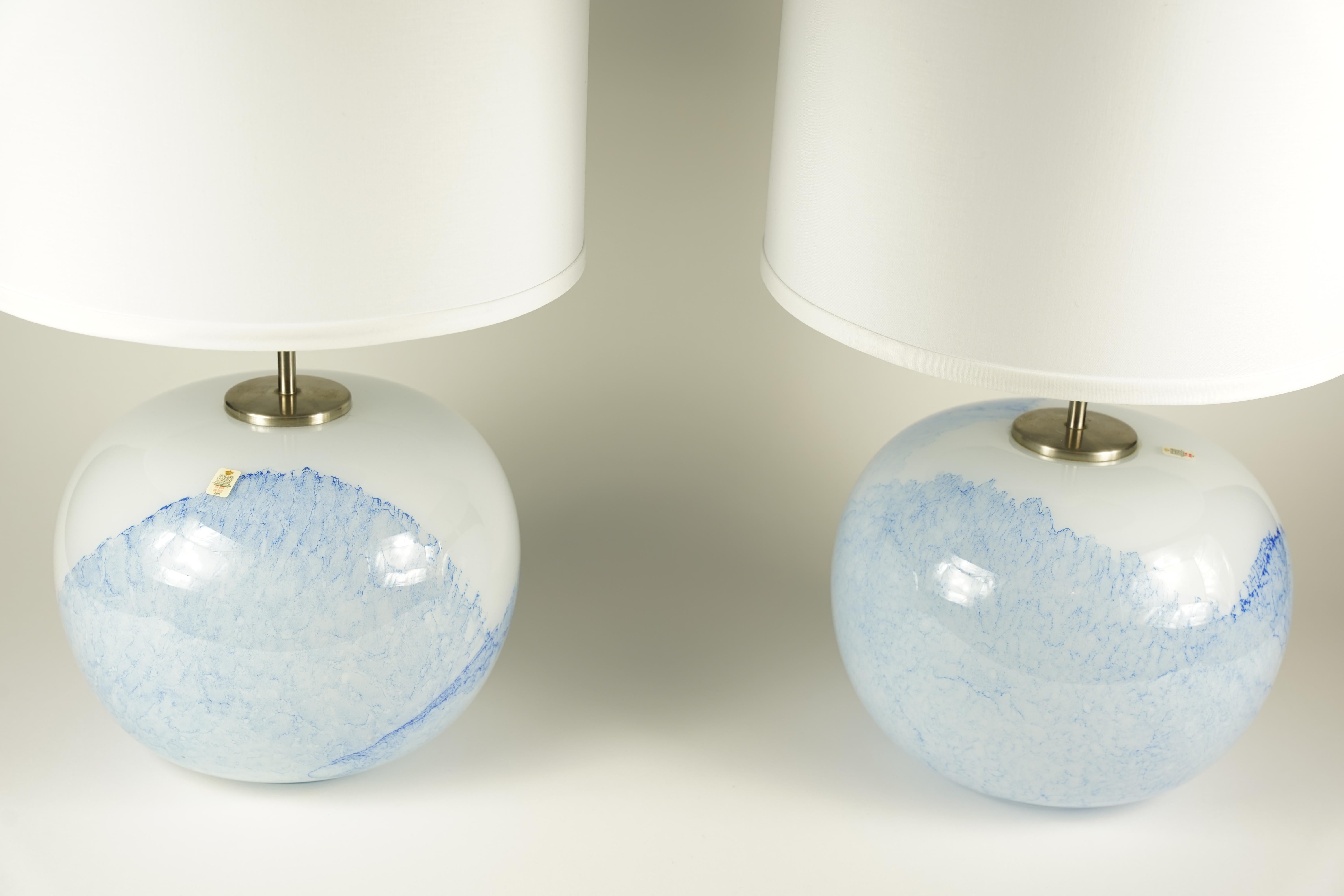 Fait main blanc et bleu Paire de lampes 