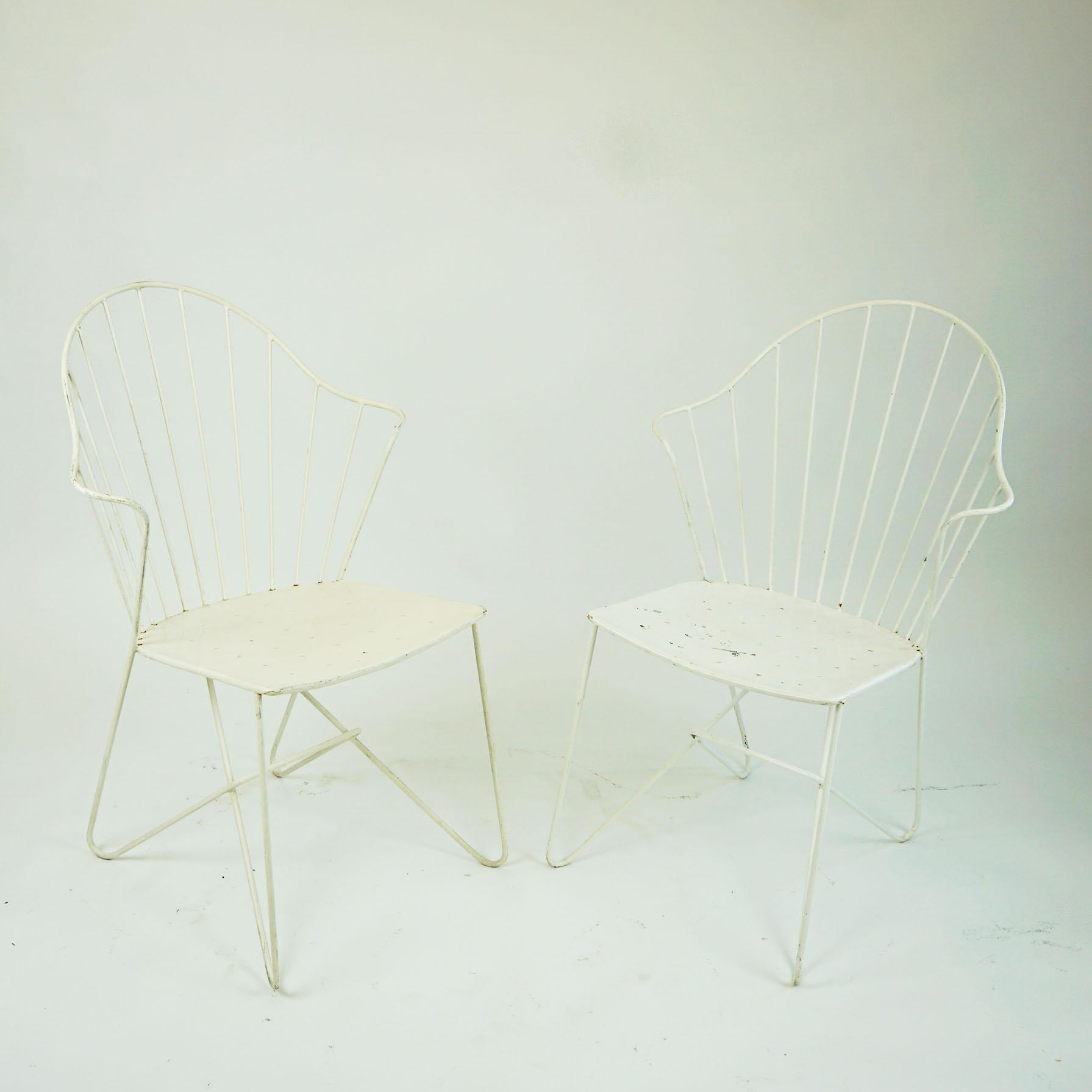 Lacquered Two white Austrian Midcentury Wire Sonett Astoria Chairs