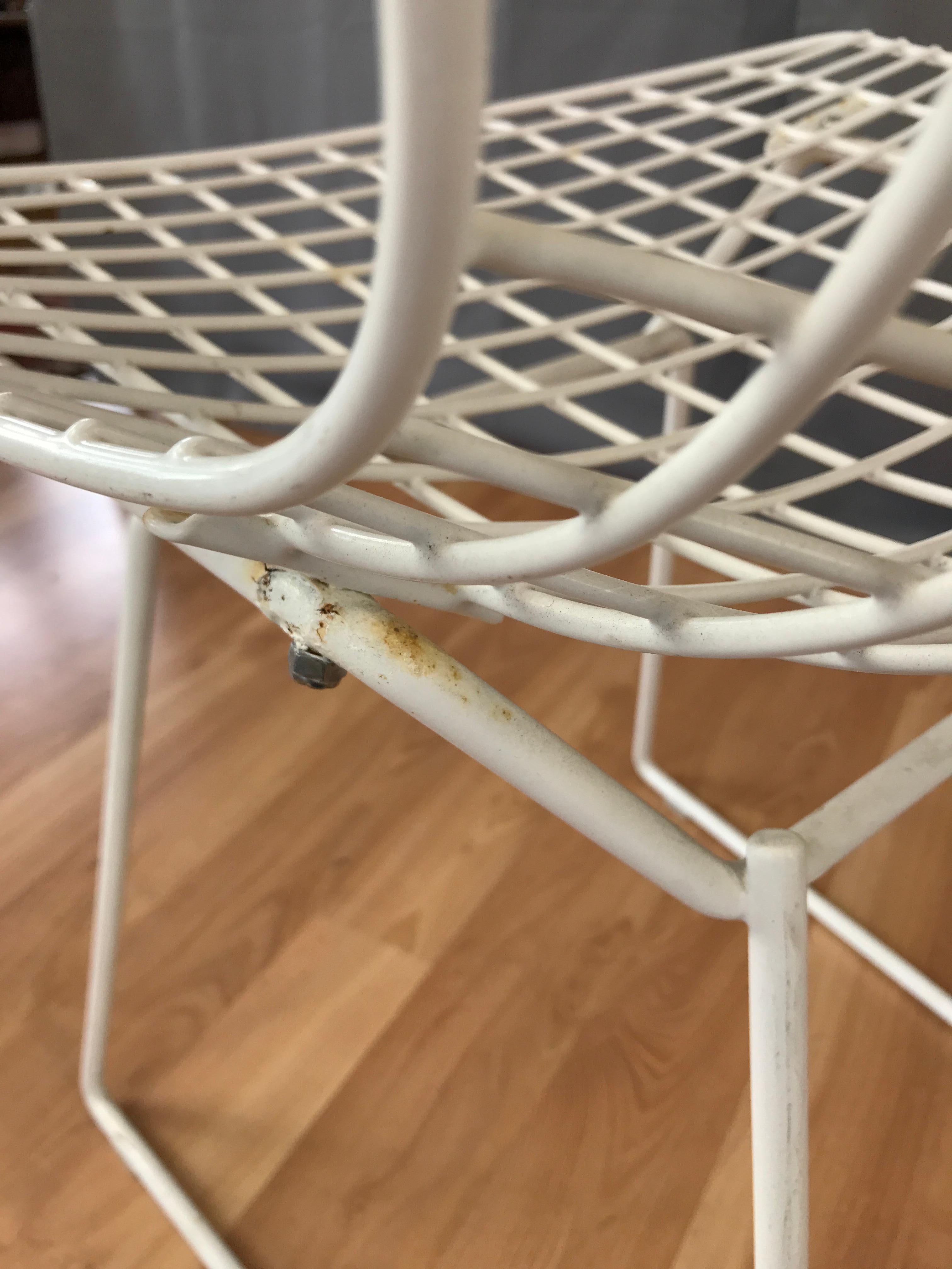 Two White Bertoia Side Chairs for Knoll For Sale 4
