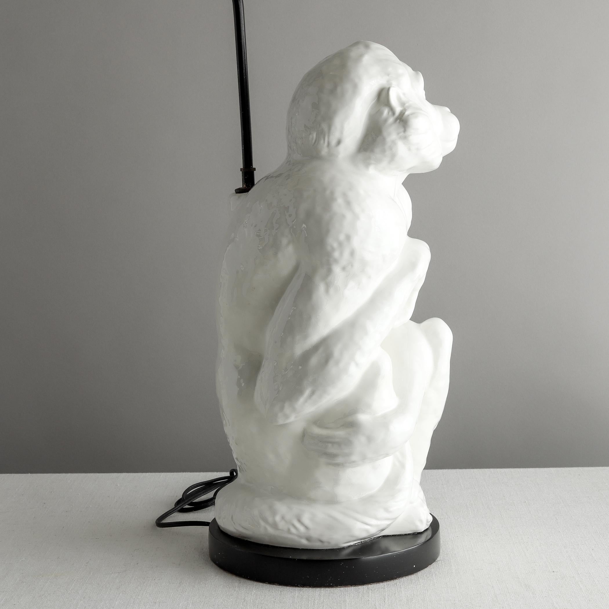 Two White Ceramic Monkey Lamps, Seated Chimp Greenspan Hollywood Regency, 1970s For Sale 8