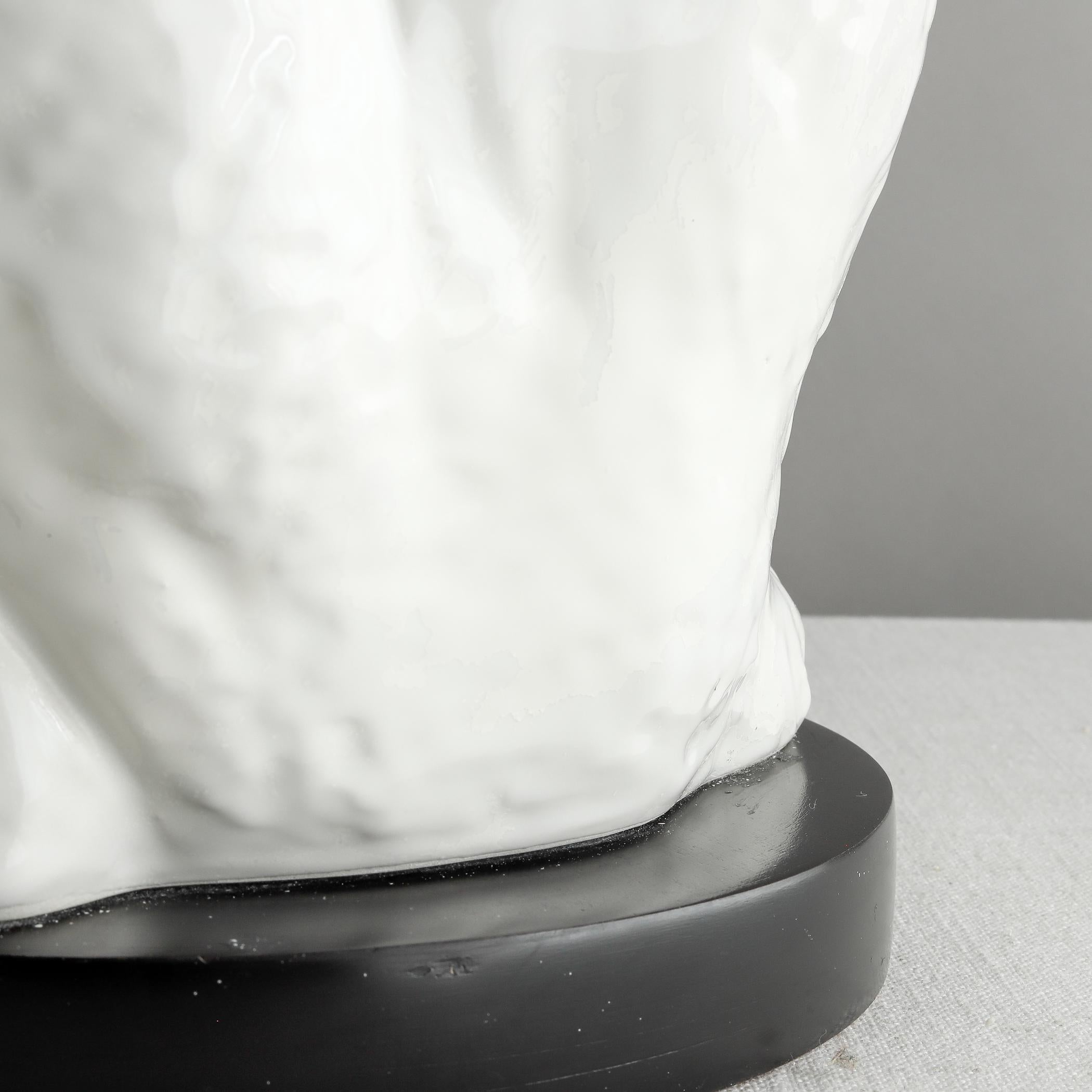 Two White Ceramic Monkey Lamps, Seated Chimp Greenspan Hollywood Regency, 1970s For Sale 11