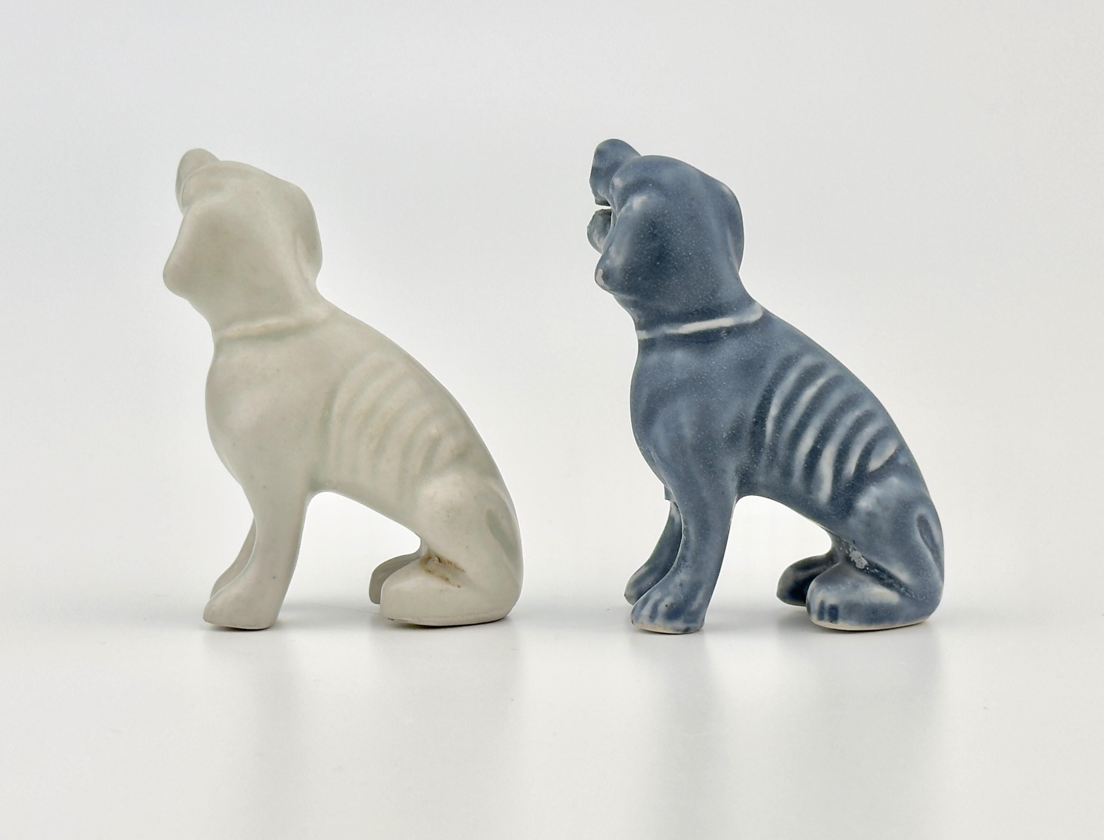 Two White Figure of Seated Hounds, Circa 1725, Qing Dynasty, Yongzheng reign In Good Condition For Sale In seoul, KR