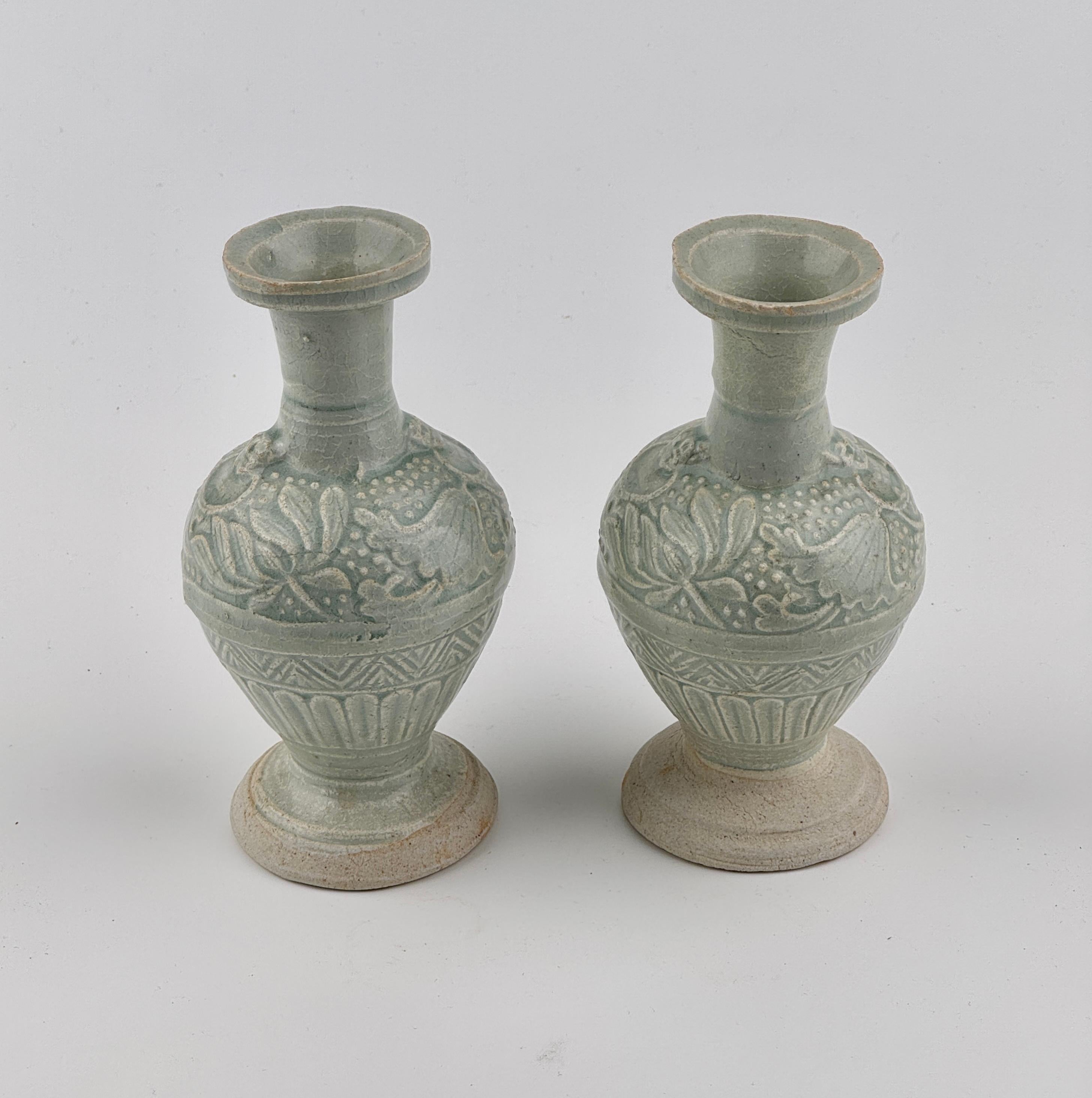Two white ware vases with flower design, Yuan Dynasty, 14th century For Sale 4