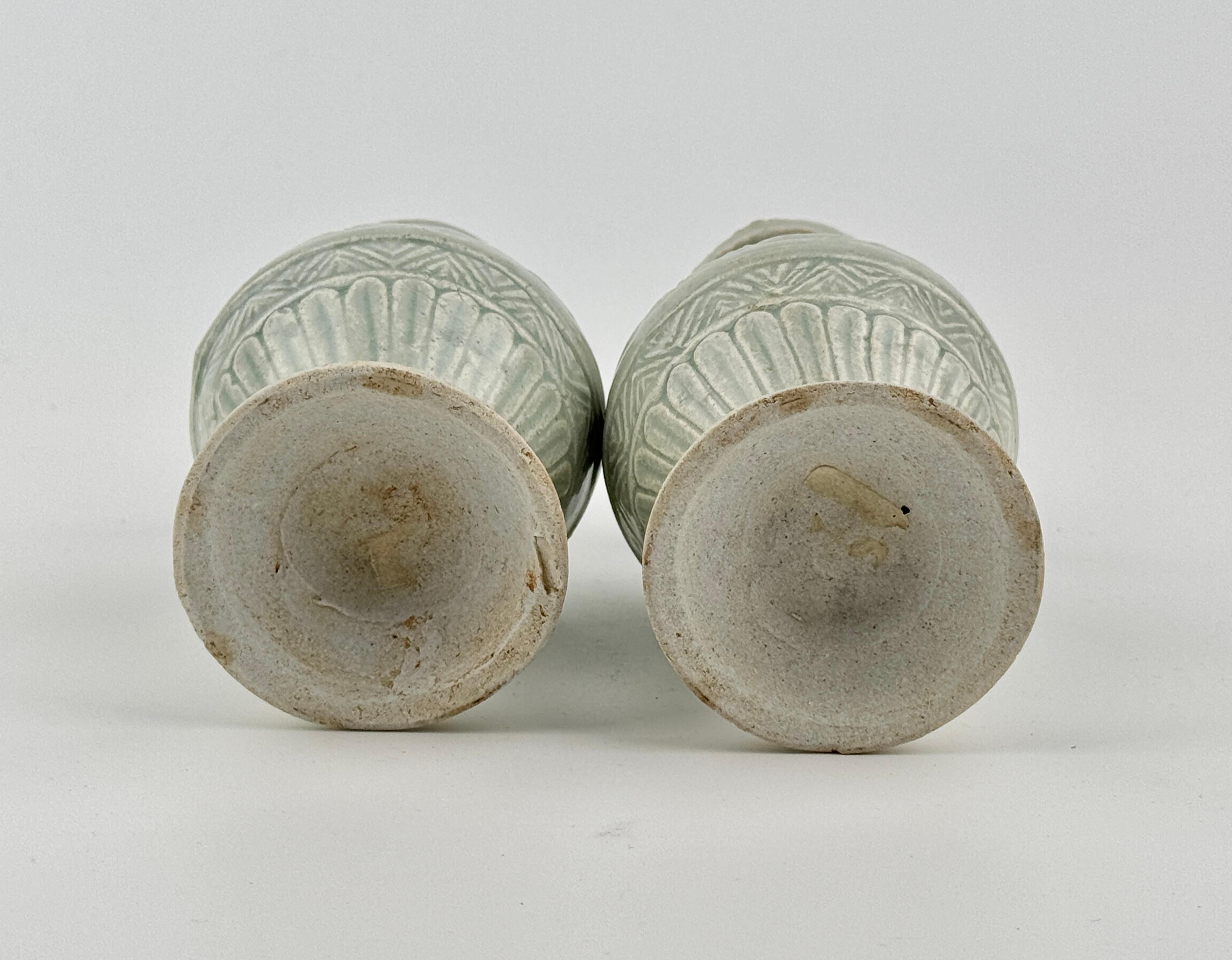 Two white ware vases with flower design, Yuan Dynasty, 14th century For Sale 5