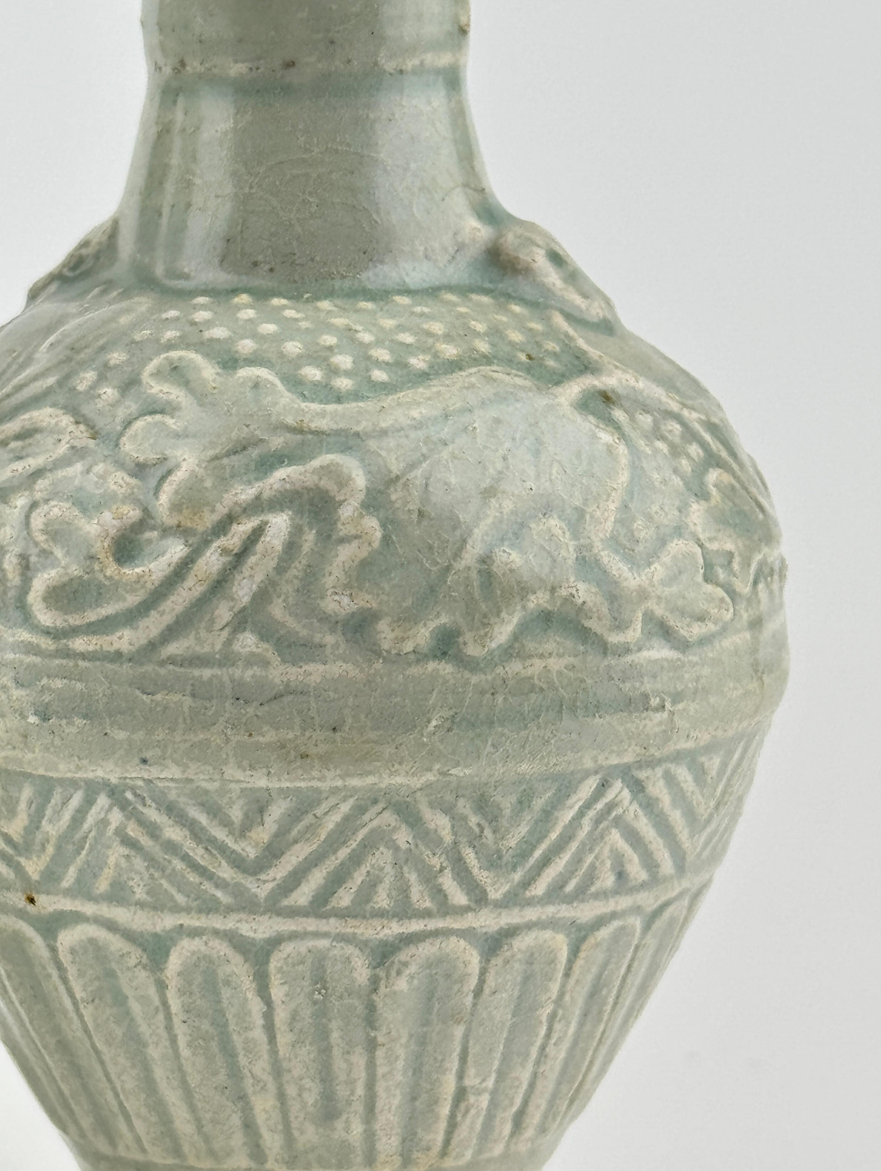 Two white ware vases with flower design, Yuan Dynasty, 14th century For Sale 1