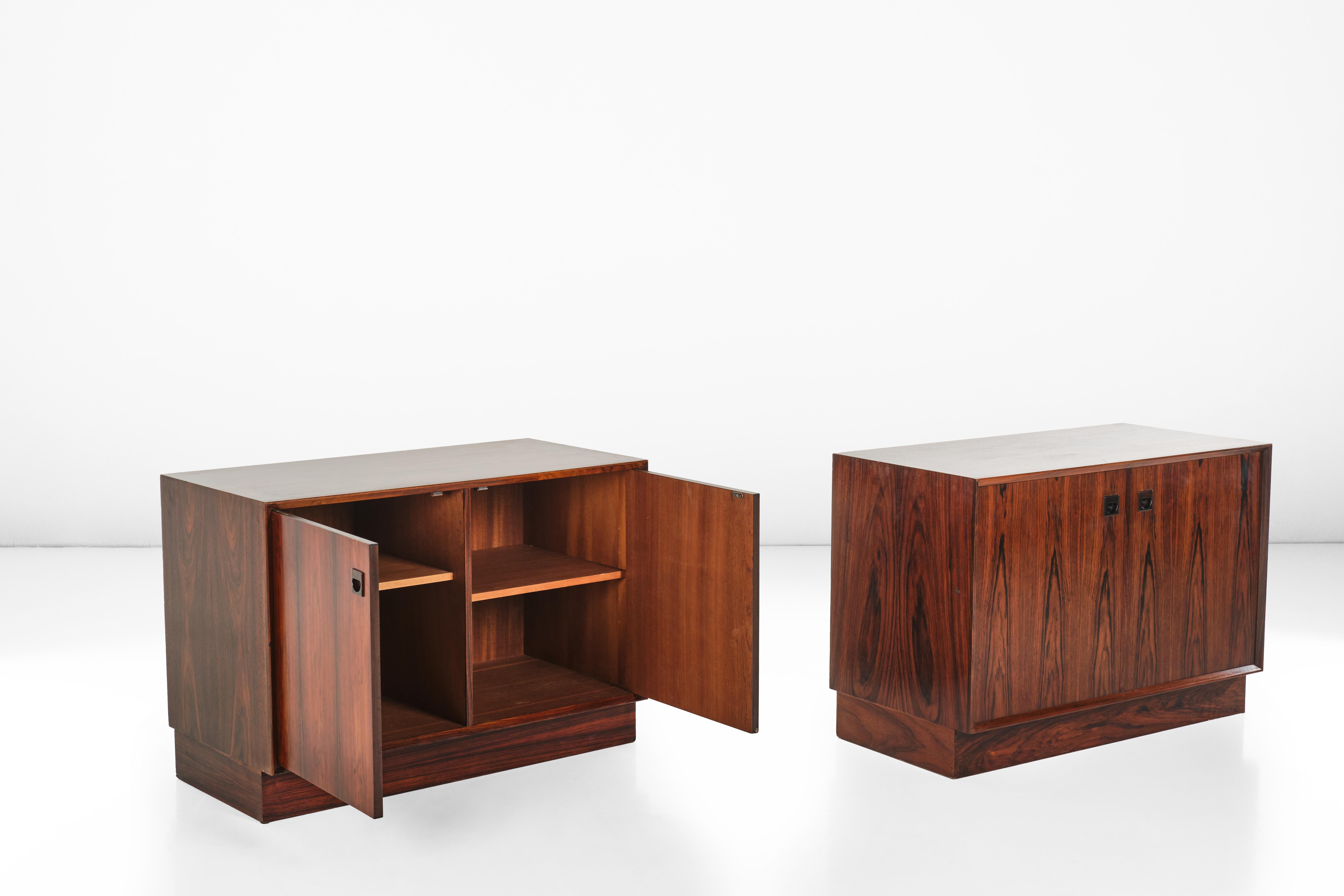 Two cabinets by Stilwood, Italy, 1950 circa.

These two cabinets are as simple as they are elegant with the simplicity of wood and the mastery of carved handles. From the production of postwar Italian furniture by one of the brands that has worked