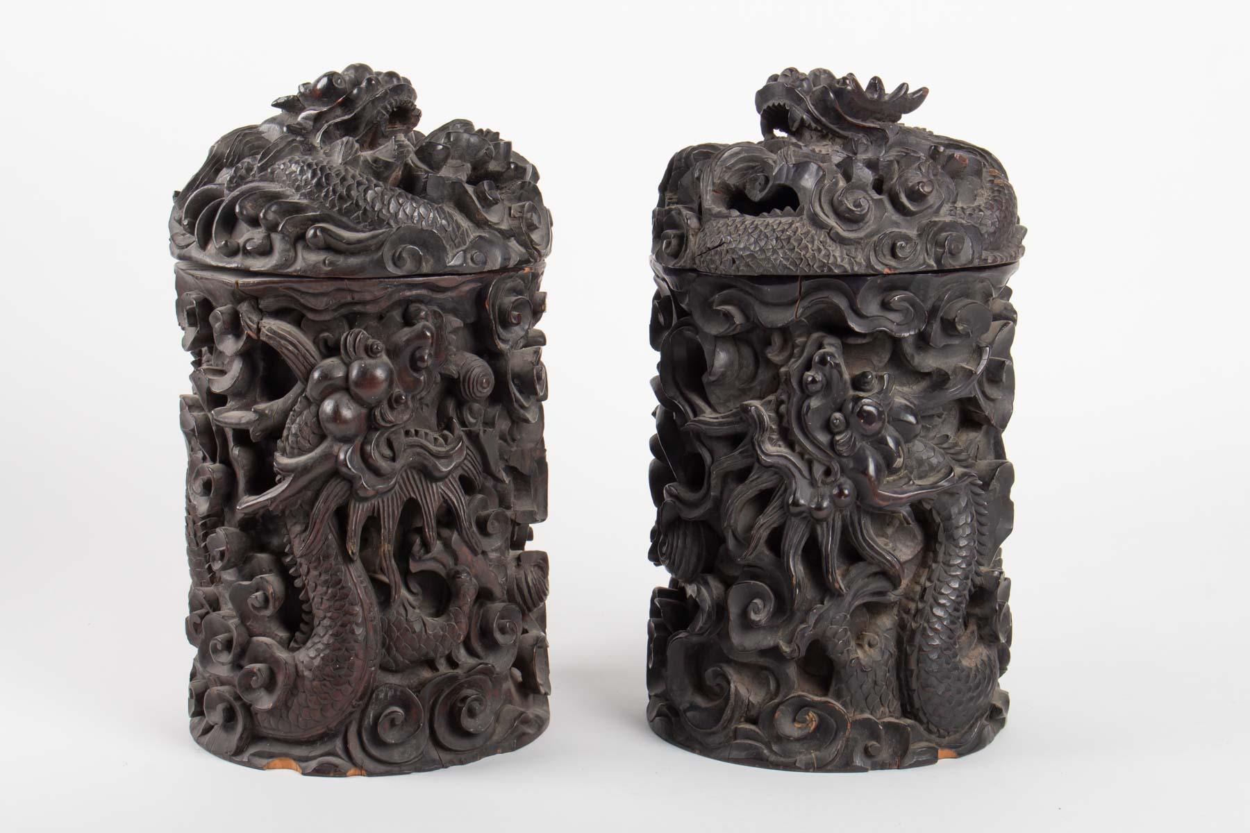 Two wooden box Indochina iron, decor dragon, 19th century
Measures: H 30cm, D 17cm.
